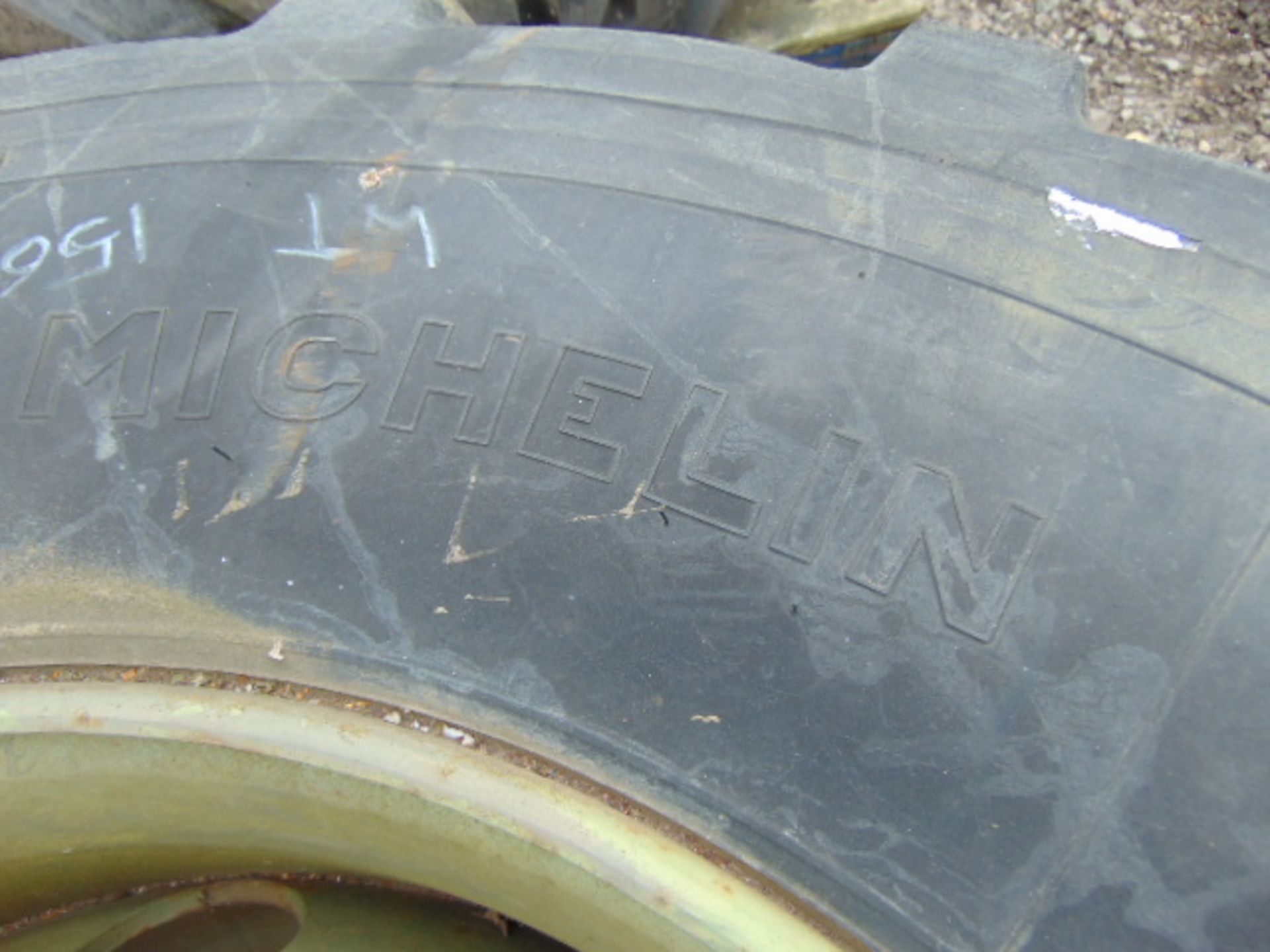 1 x Michelin 18R 22.5XL Tyre complete with 10 stud rim - Image 5 of 6