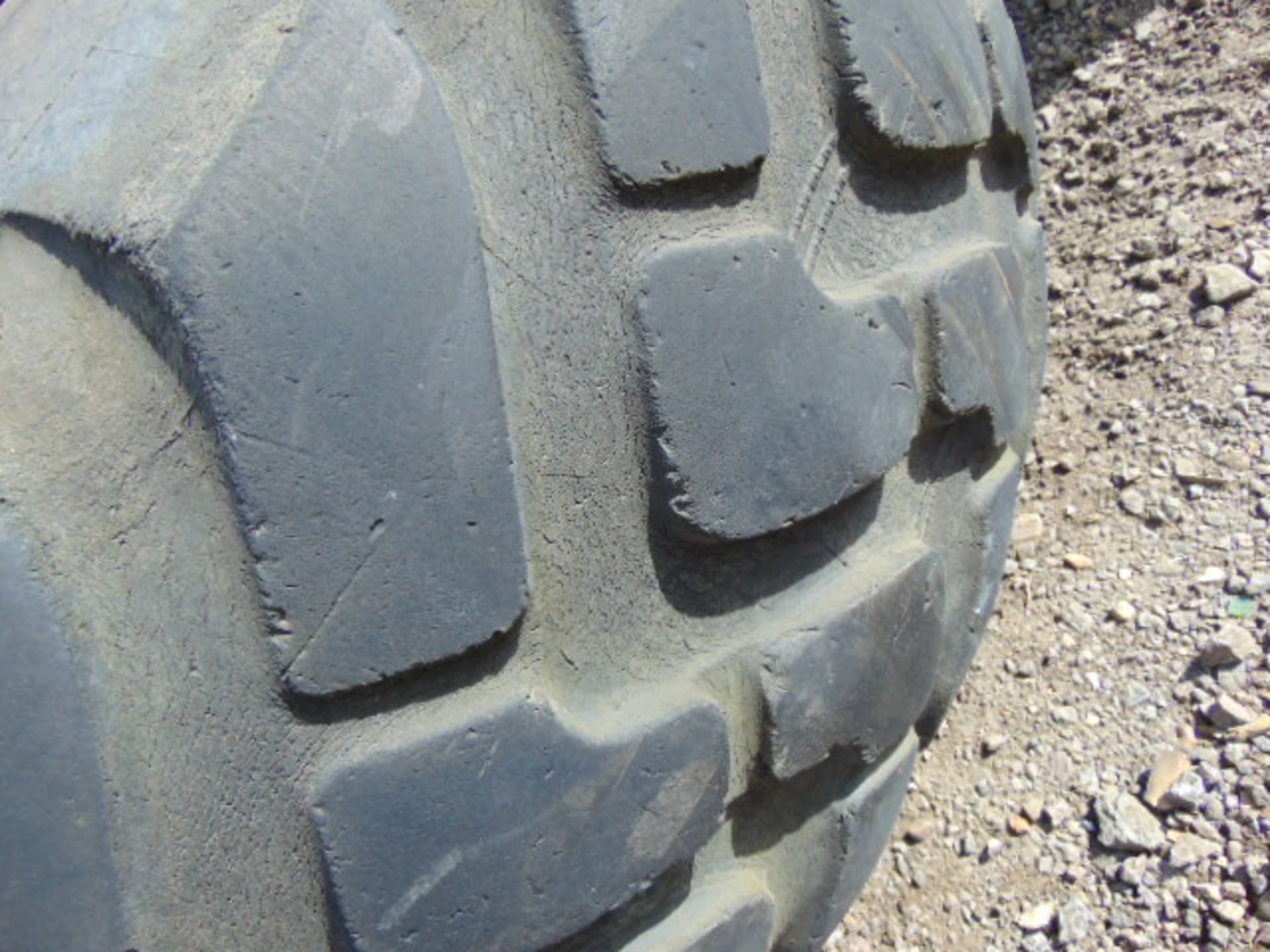 1 x Michelin 20.5 R25 XTLA Tyre - Image 3 of 6