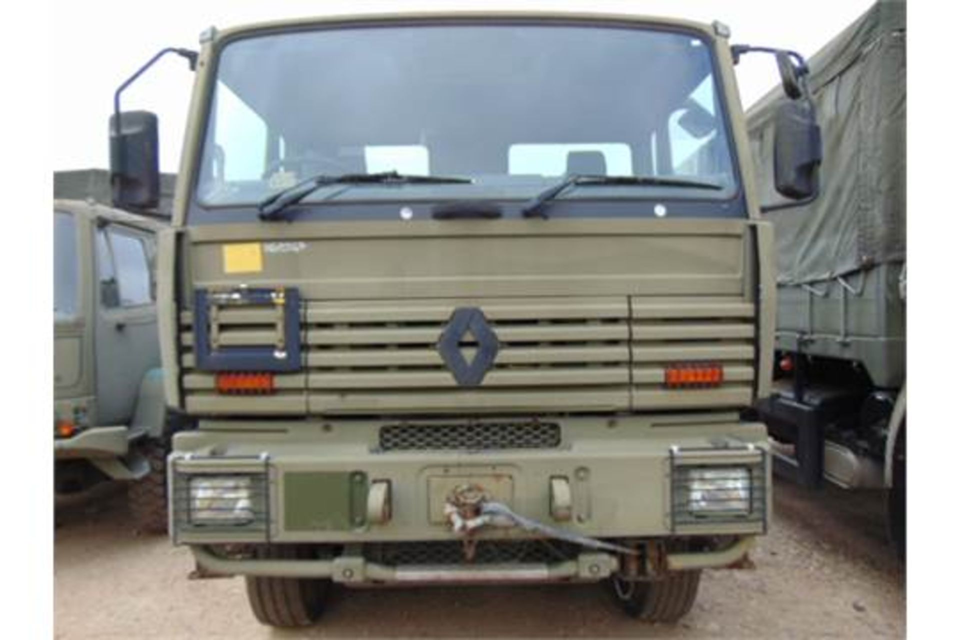 Renault G300 Maxter RHD 4x4 8T Cargo Truck with fitted winch - Image 2 of 15