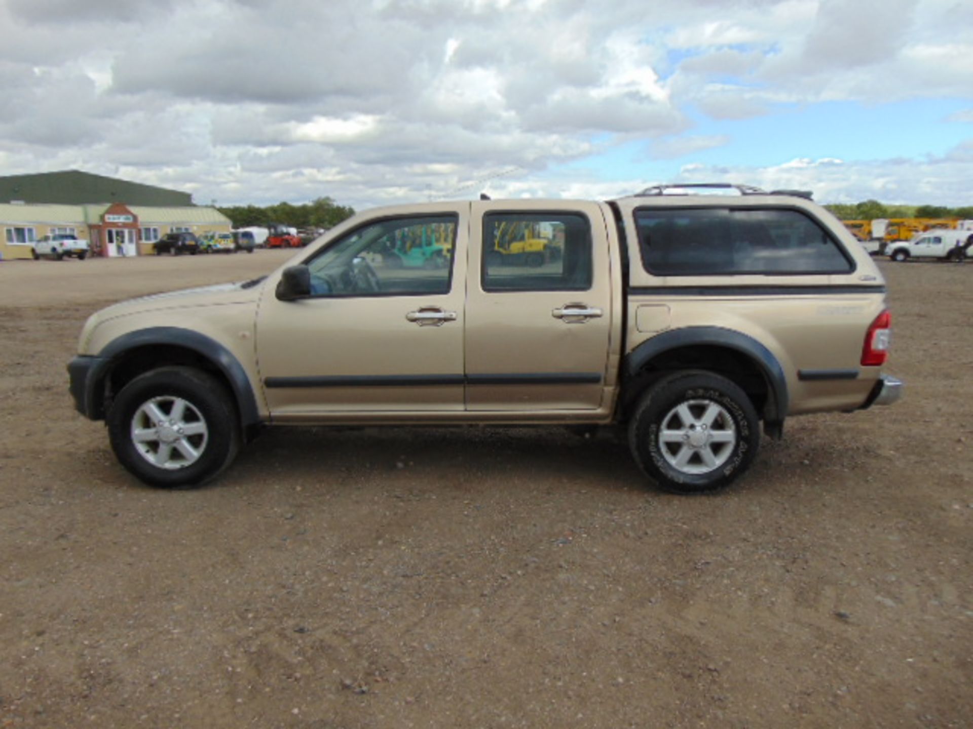 2004 Isuzu D-Max 3.0 TD 4 x 4 Double Cab Pickup - Image 4 of 17