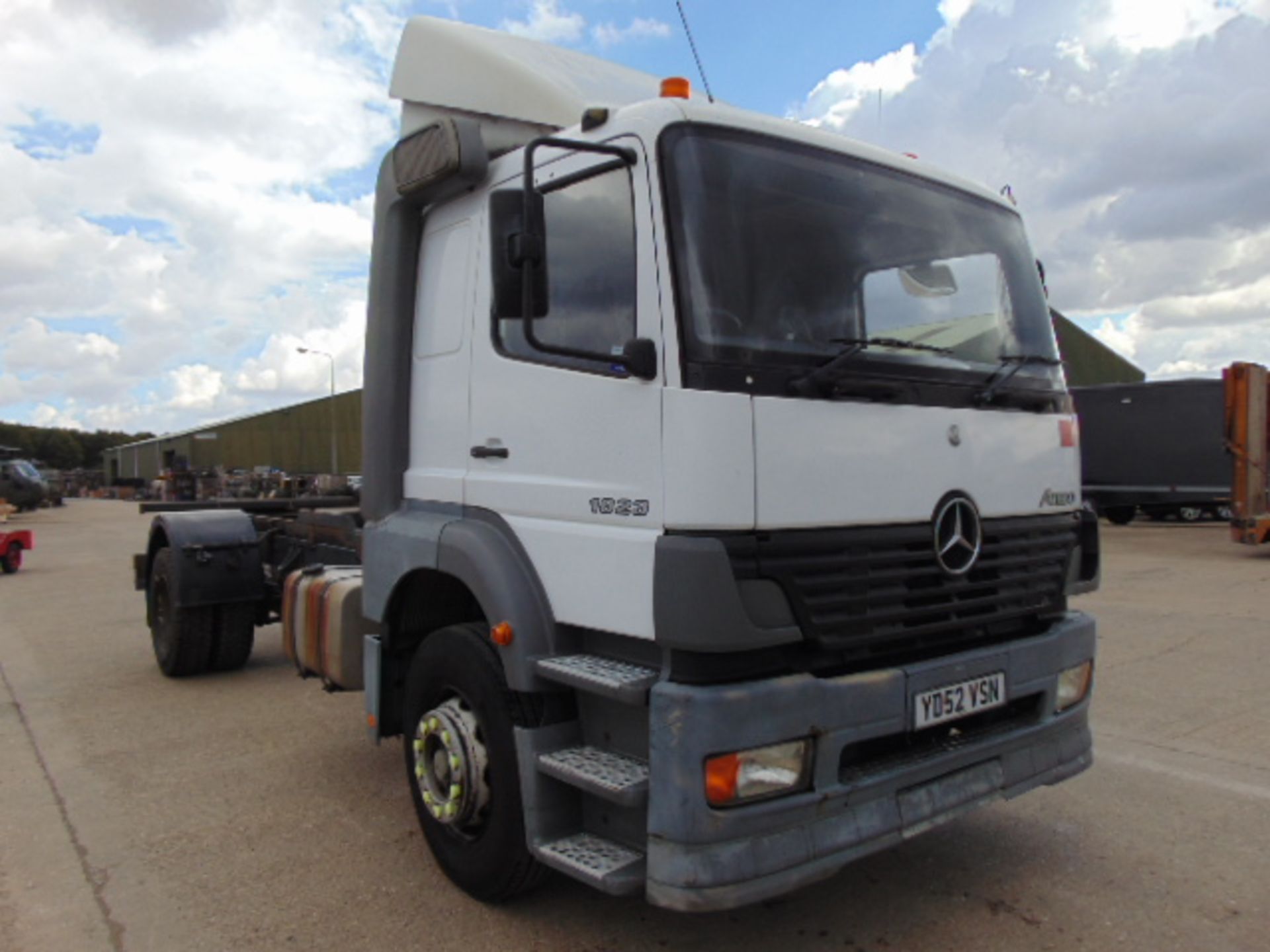 Mercedes ATEGO 1823 4x2 Chassis Cab - Image 2 of 17
