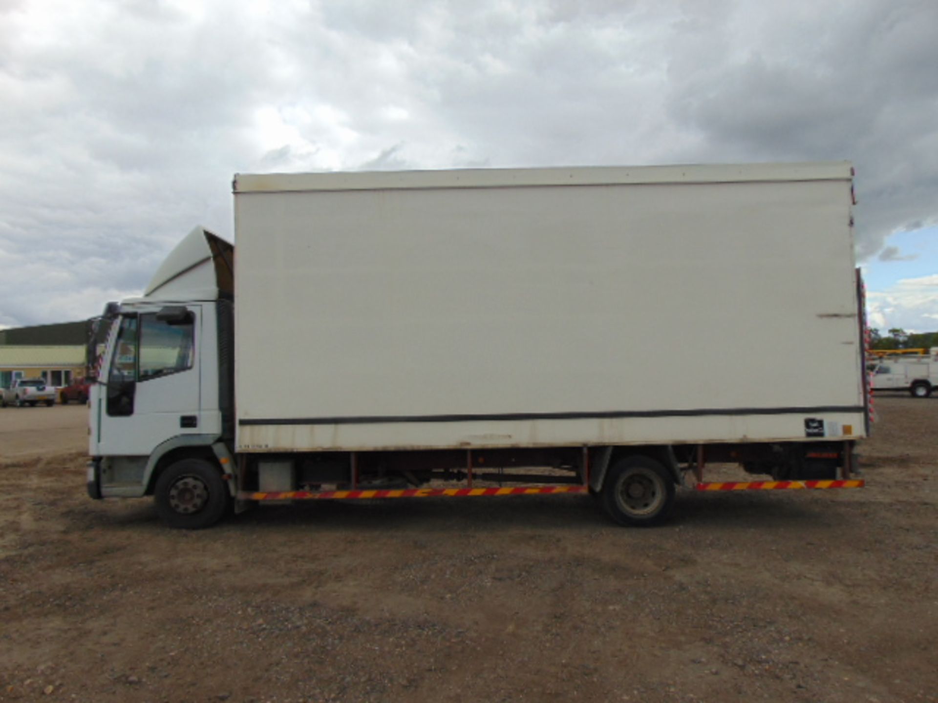 Ford Iveco Cargo 100E18 6T Box Lorry Complete with Rear Tail Lift - Image 4 of 20