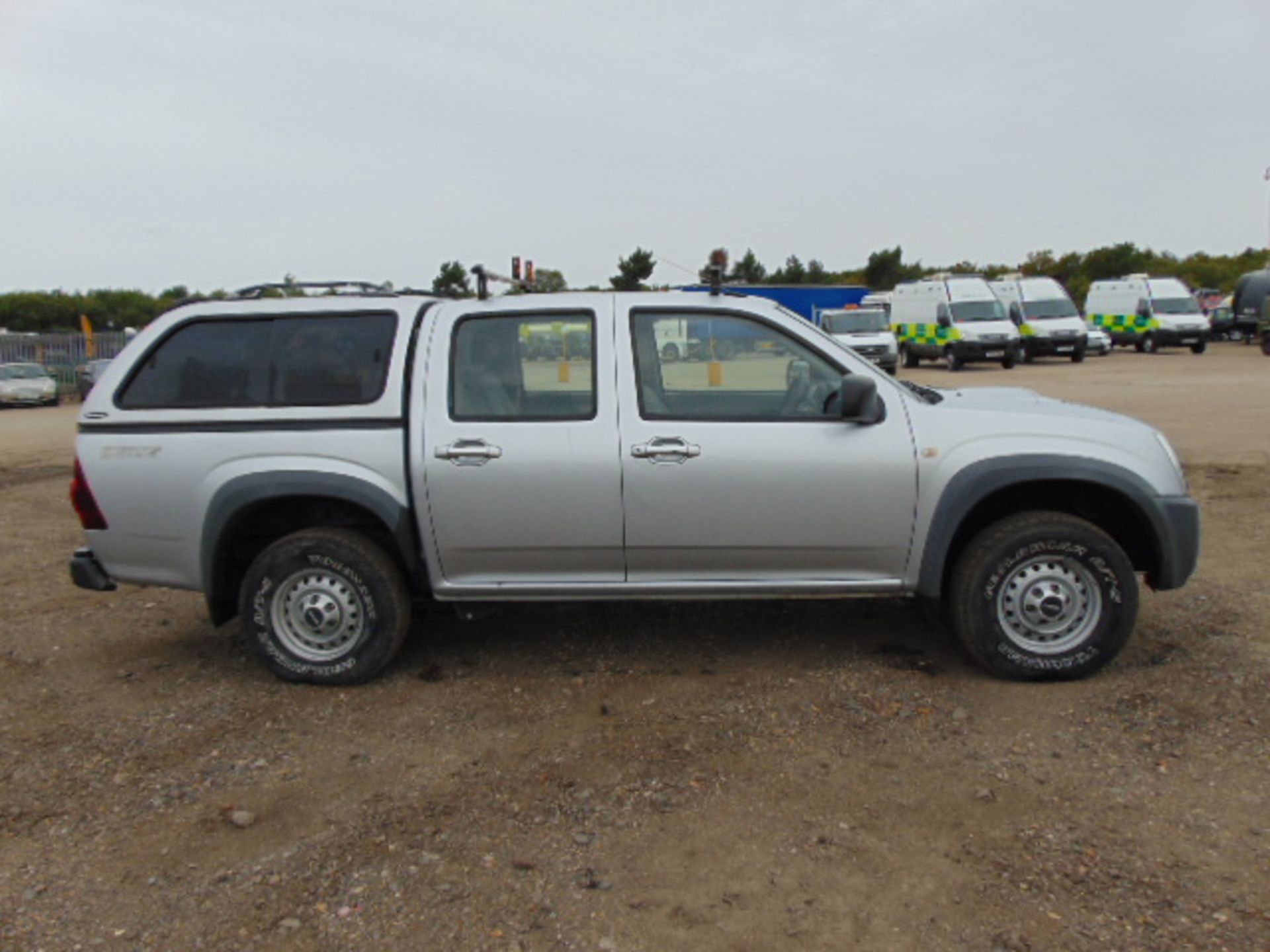 Isuzu D-Max Double Cab 2.5 Diesel 4 x 4 - Image 5 of 17