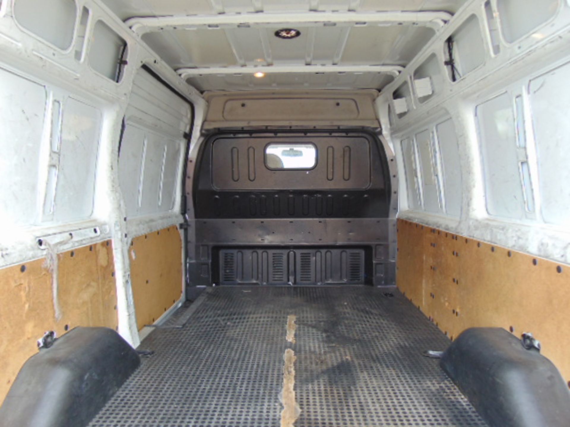 Ford Transit 100 T350 Panel Van - Image 10 of 15