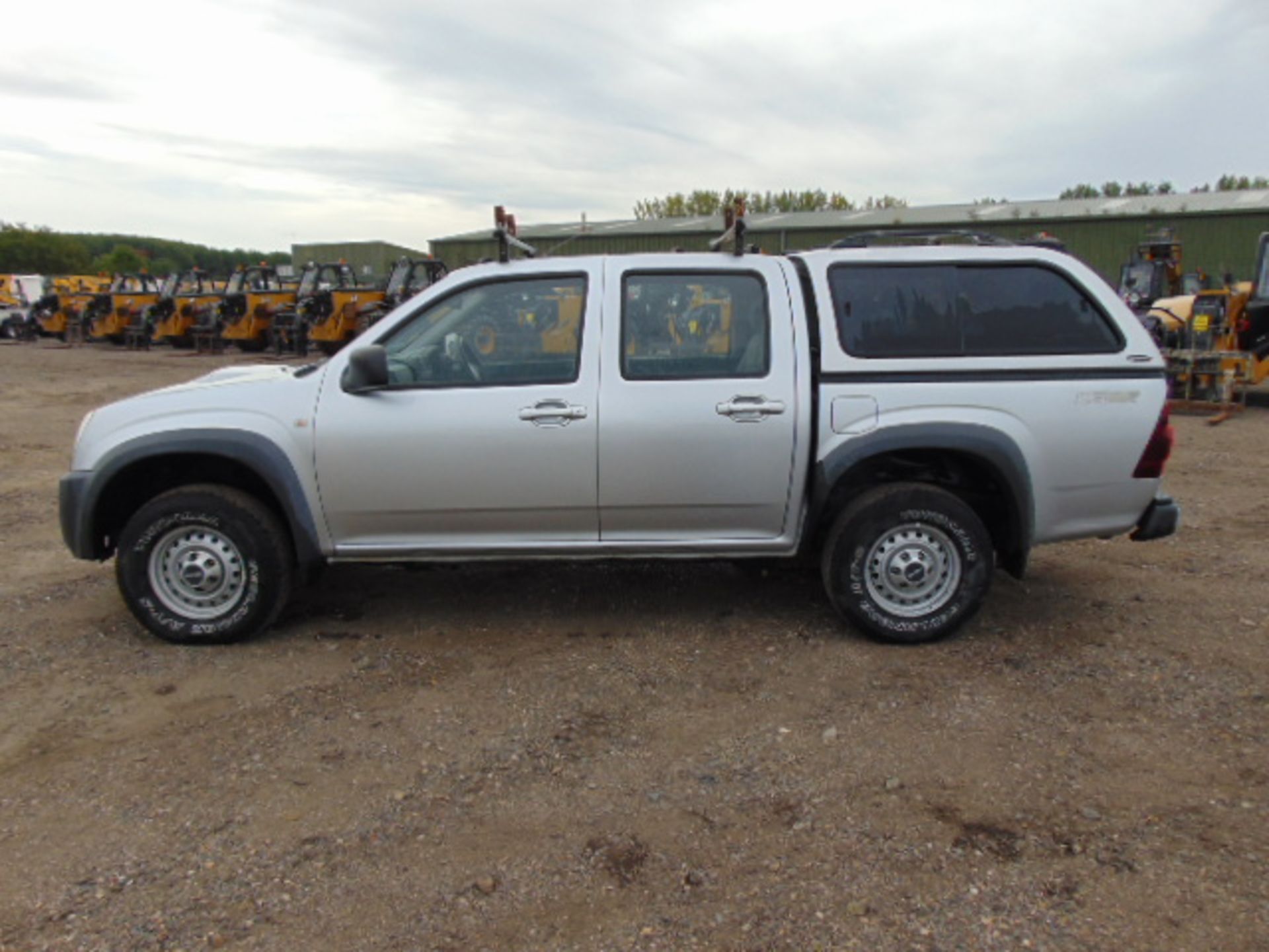 Isuzu D-Max Double Cab 2.5 Diesel 4 x 4 - Image 4 of 17