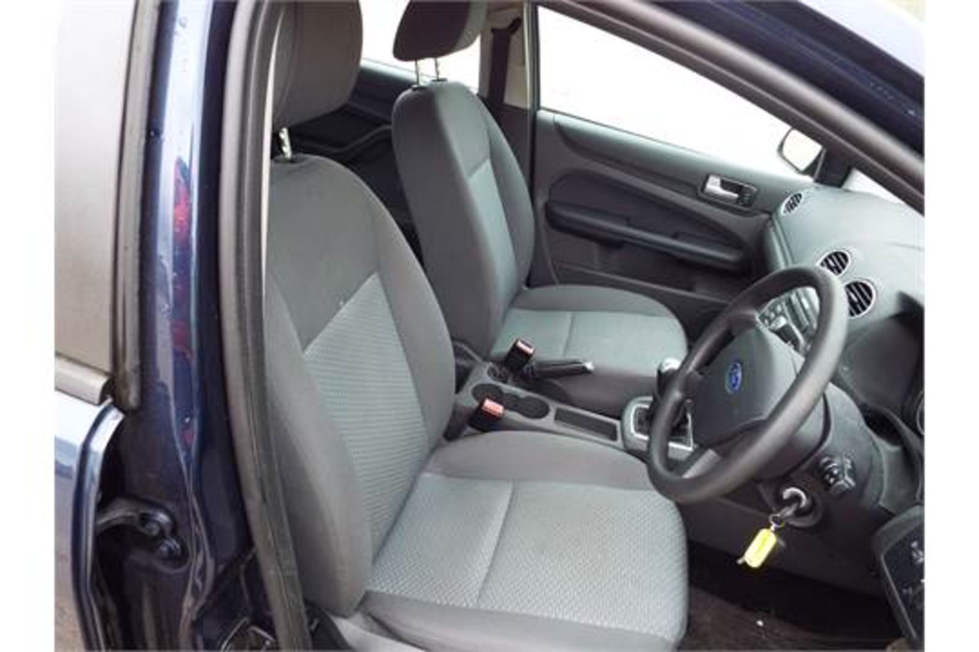 2006 Ford Focus LX 1.6TDCi 5 Door Hatchback - Image 13 of 18