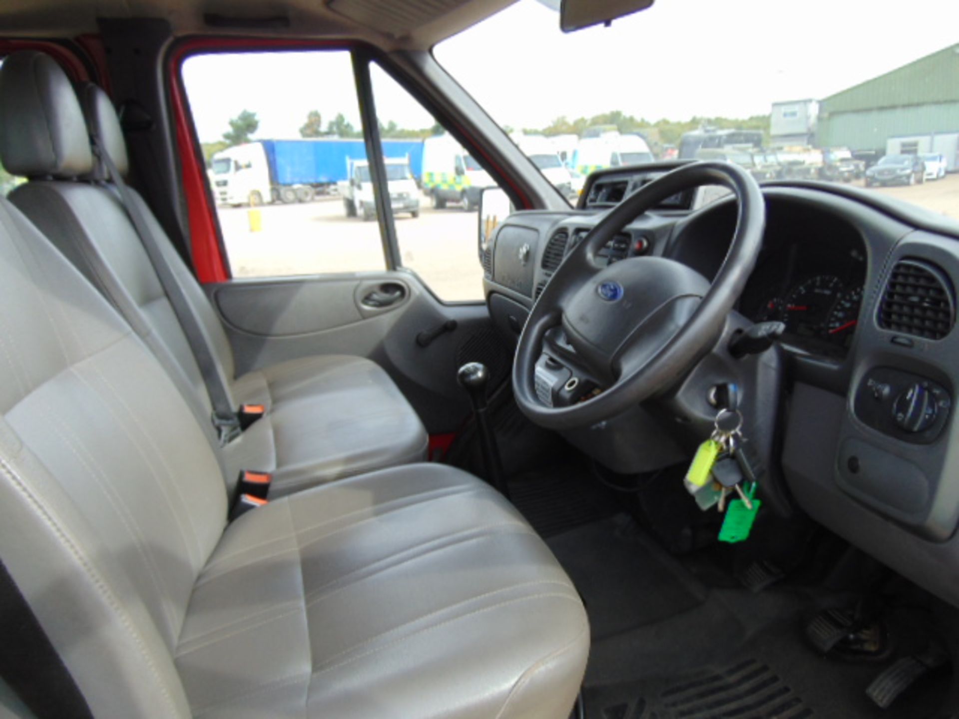 2005 Ford Transit 135 T350 Dropside Pickup - Image 11 of 17