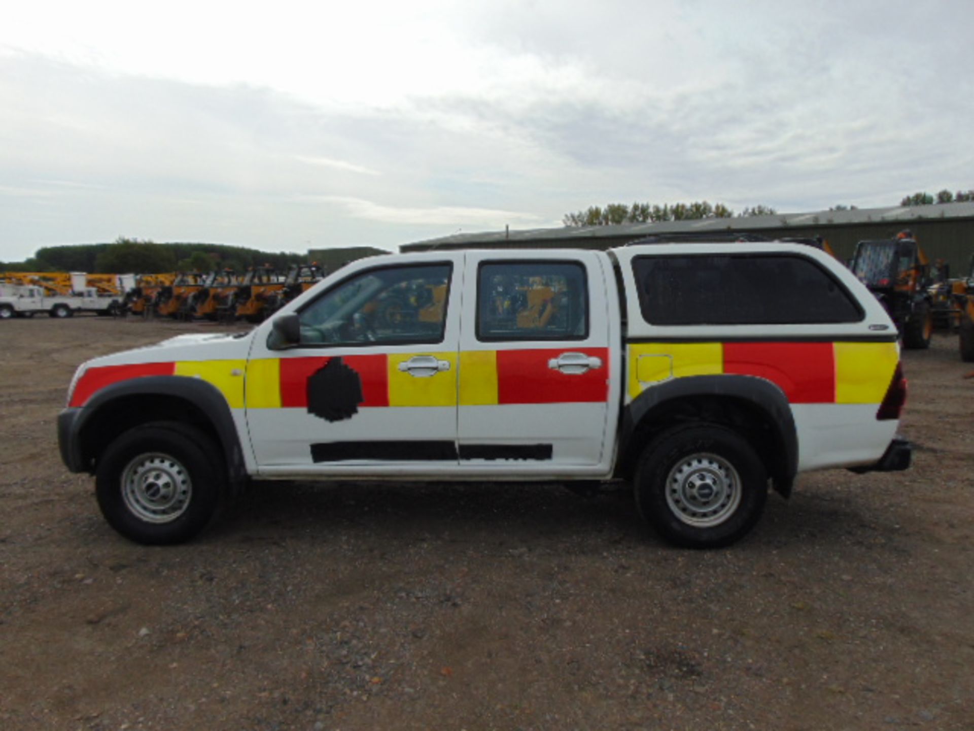 2009 Isuzu D-Max Double Cab 2.5 Diesel 4 x 4 - Image 4 of 16