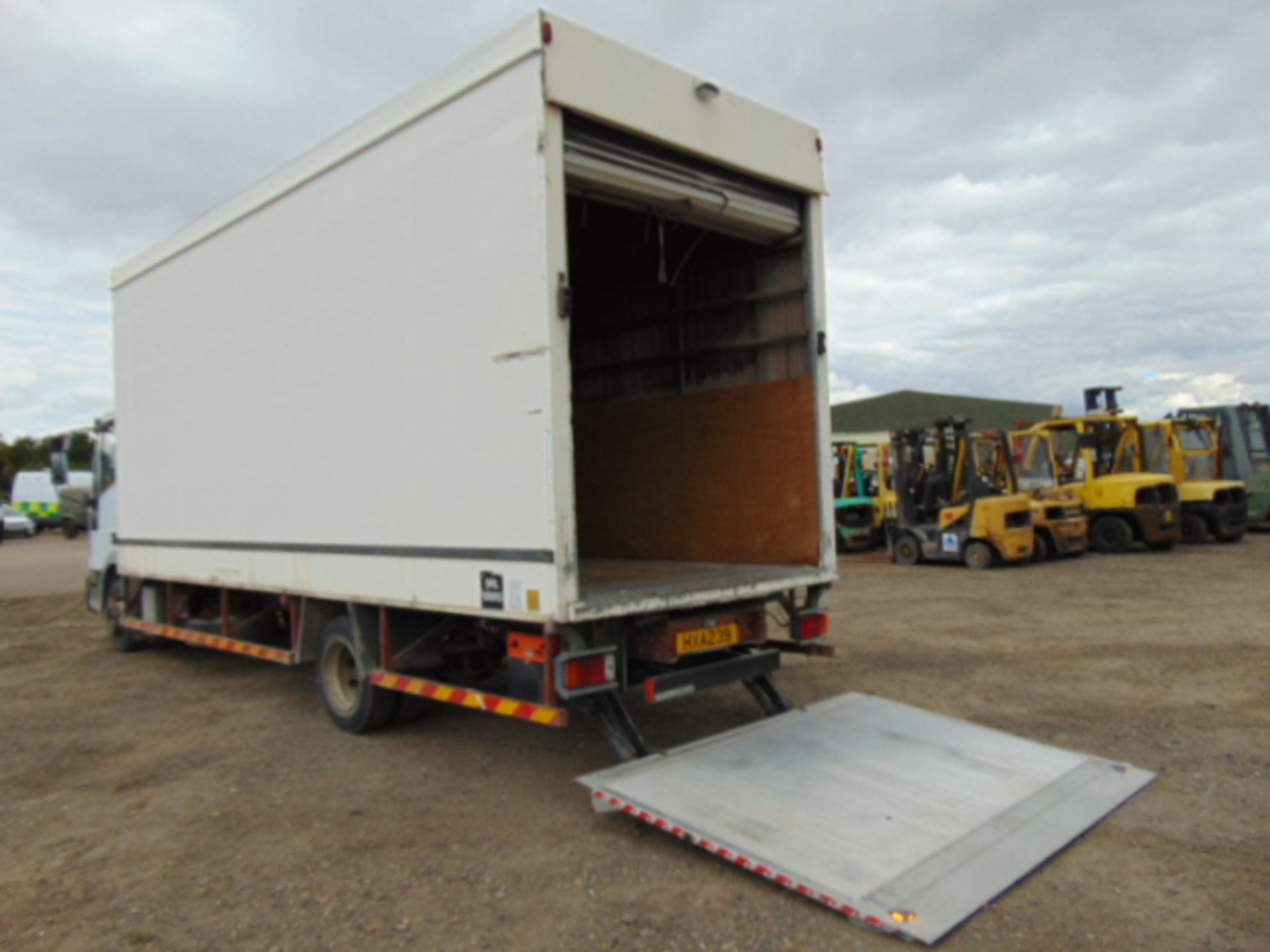 Ford Iveco Cargo 100E18 6T Box Lorry Complete with Rear Tail Lift - Image 11 of 20