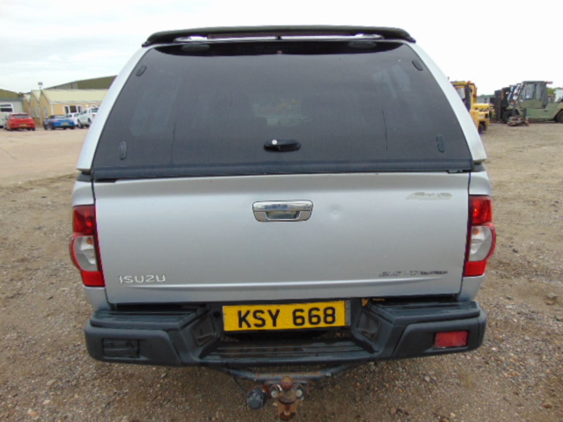 Isuzu D-Max Double Cab 2.5 Diesel 4 x 4 - Image 7 of 17