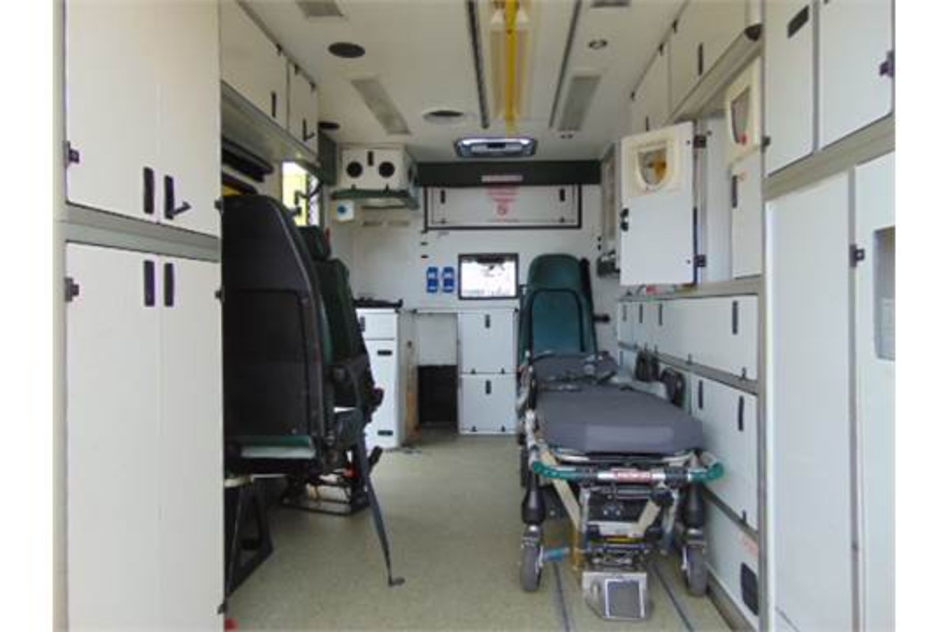 Mercedes Sprinter 515 CDI Turbo diesel ambulance - Image 17 of 22