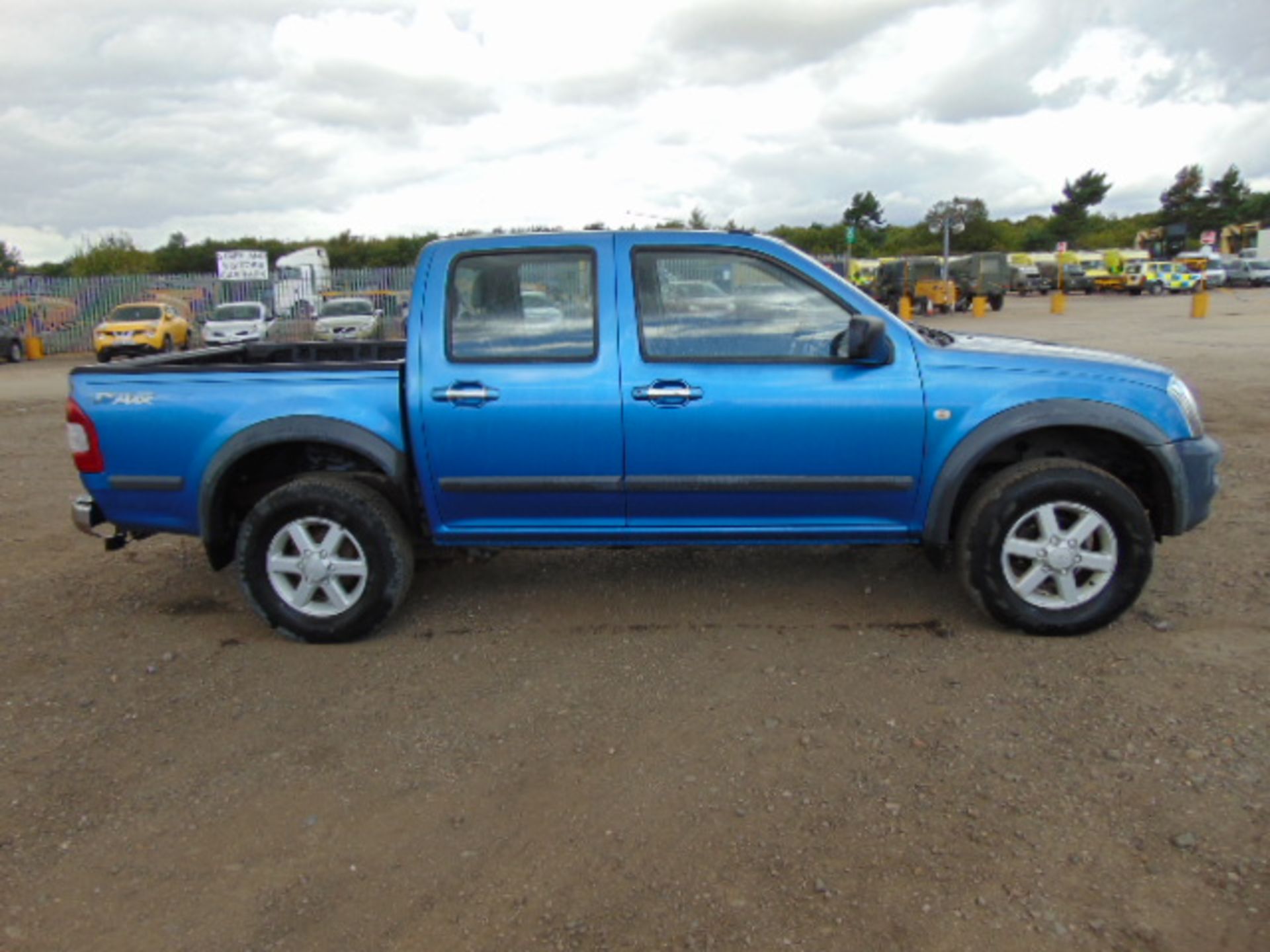 2004 Isuzu D-Max 3.0 TD 4 x 4 Double Cab Pickup - Image 5 of 16