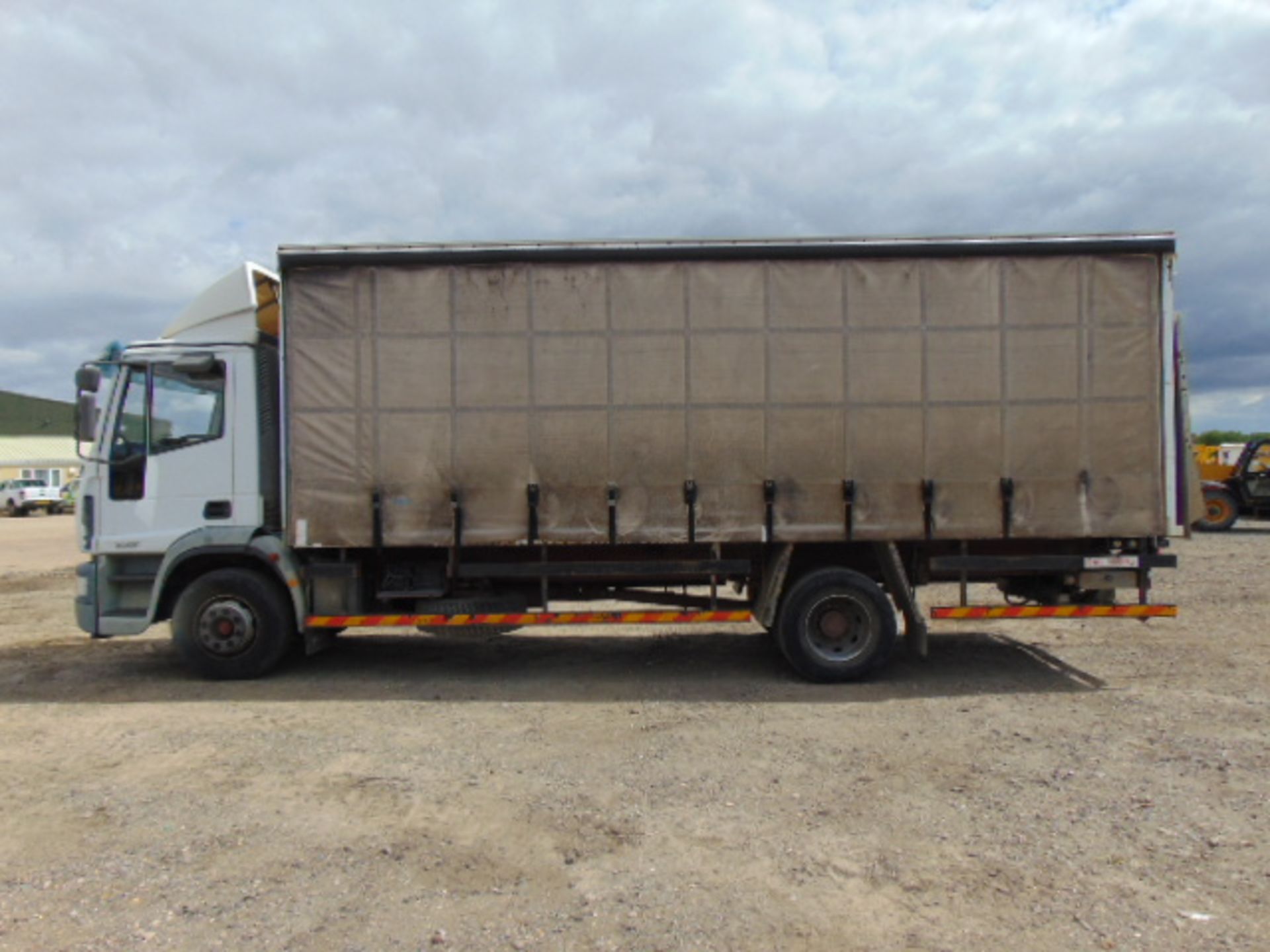 Ford Iveco EuroCargo ML150E21 8T Curtain Side Complete with Rear Tail Lift - Image 4 of 21
