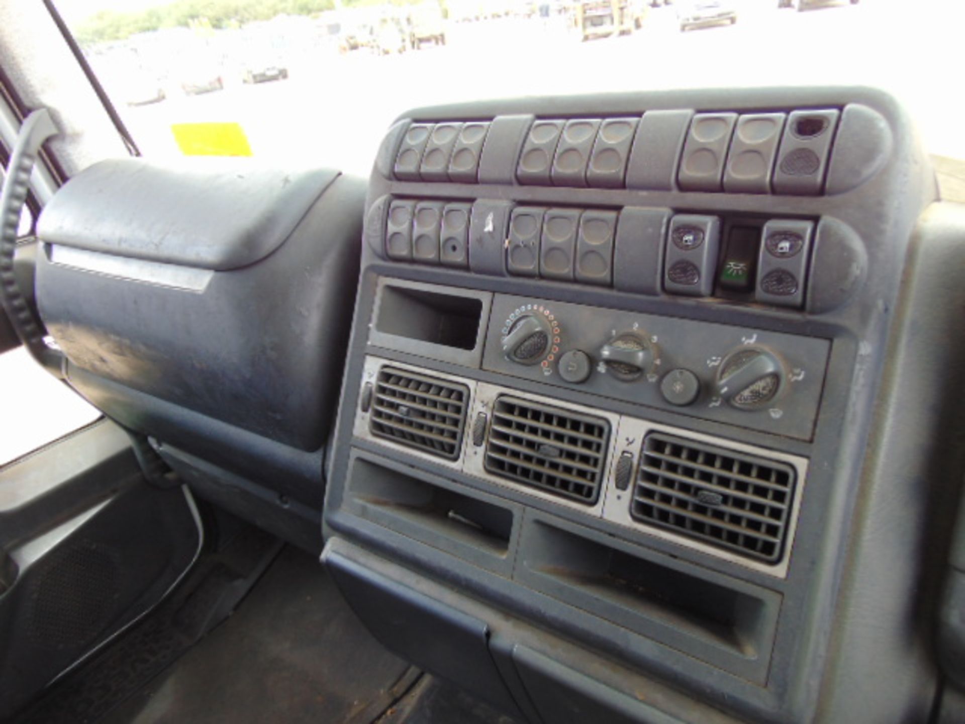 Ford Iveco EuroCargo ML150E21 8T Curtain Side Complete with Rear Tail Lift - Image 18 of 21