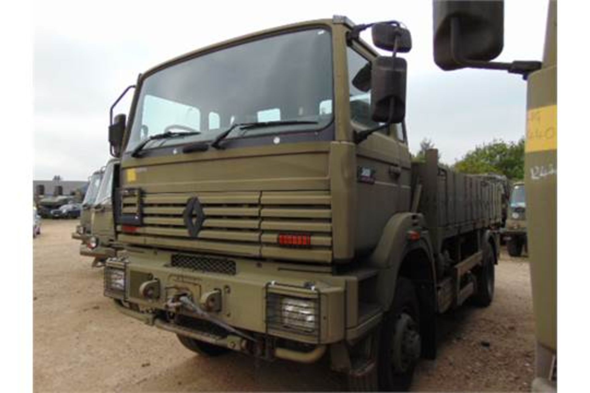 Renault G300 Maxter RHD 4x4 8T Cargo Truck with fitted winch - Image 3 of 15