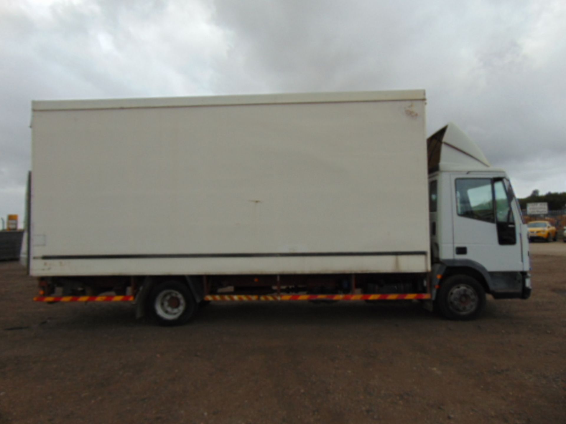 Ford Iveco Cargo 100E18 6T Box Lorry Complete with Rear Tail Lift - Image 5 of 23