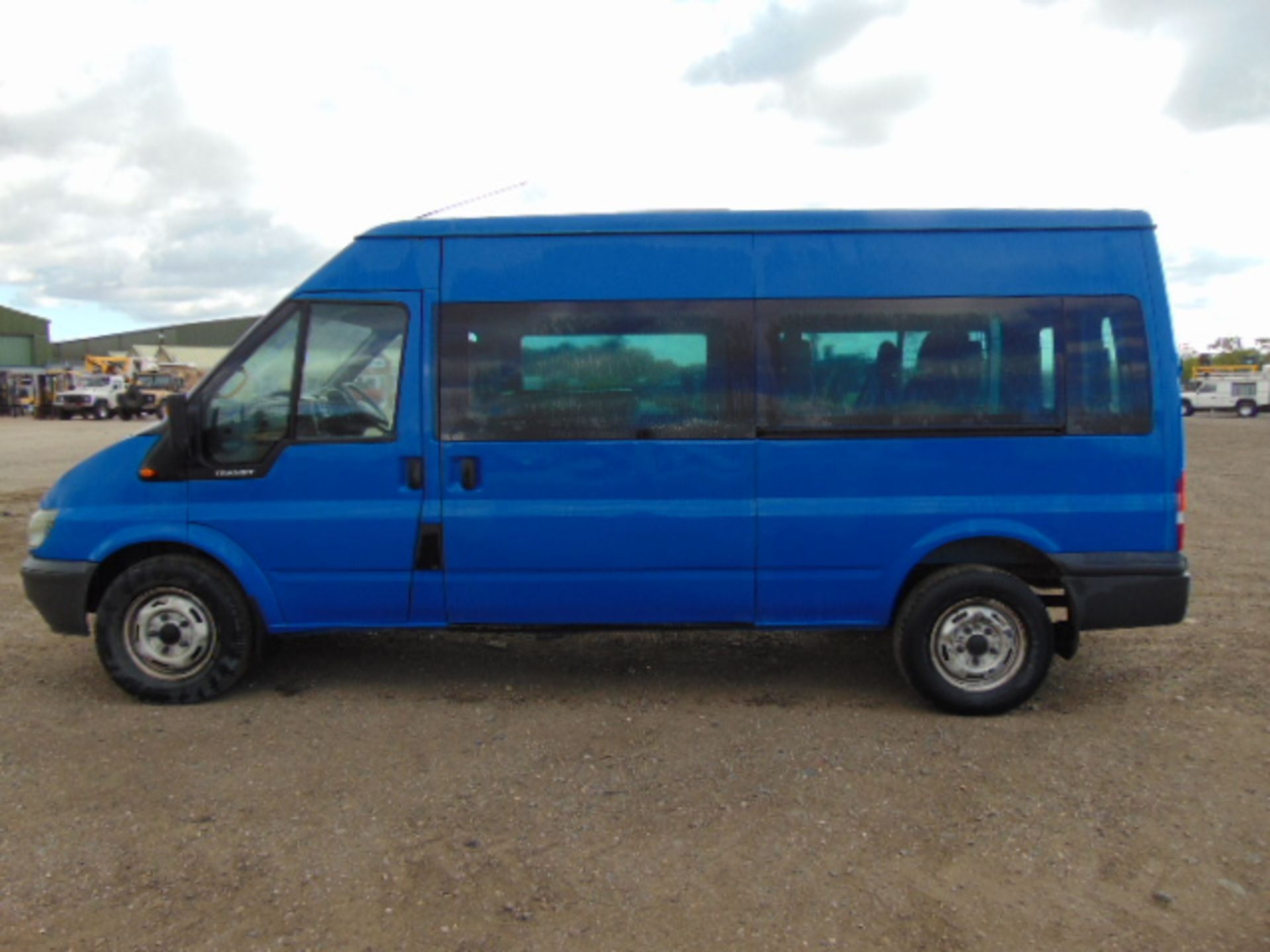 2005 Ford Transit 9 Seat Minibus 10,782 miles! - Image 4 of 19