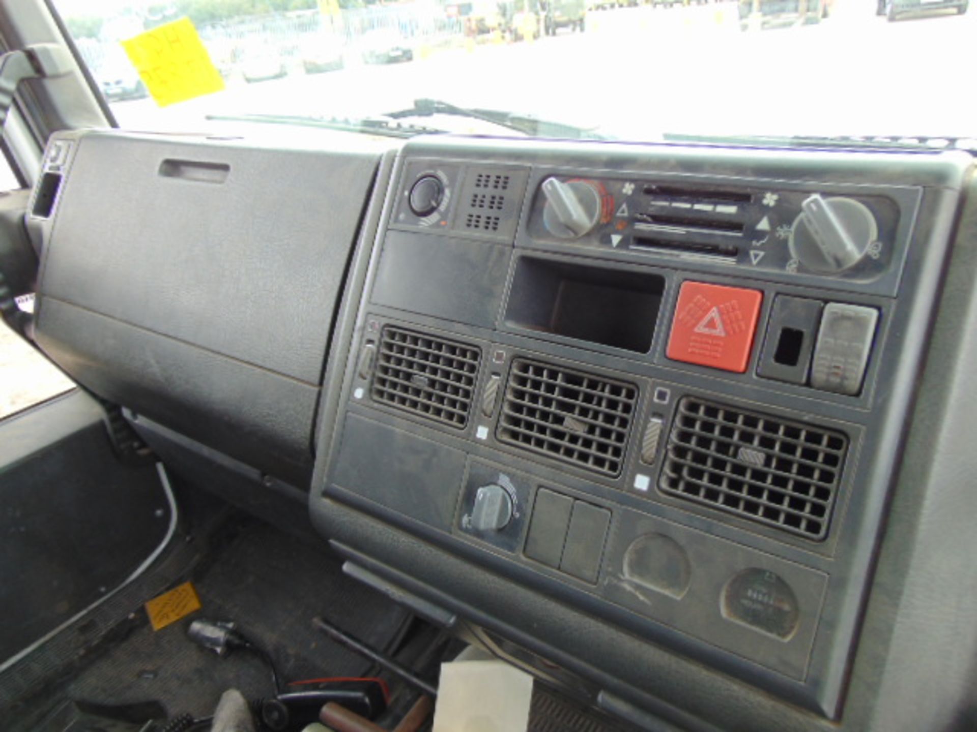 Ford Iveco Cargo 100E18 6T Box Lorry Complete with Rear Tail Lift - Image 17 of 20