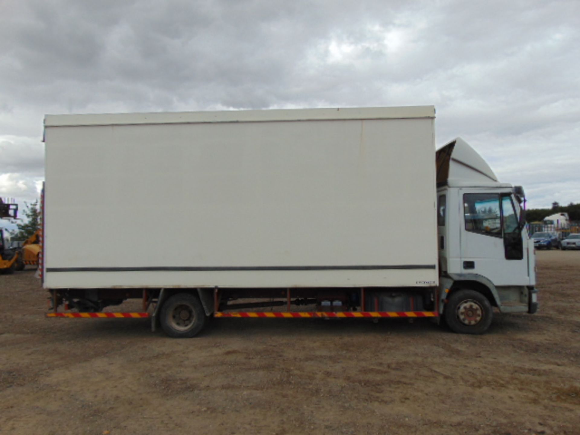 Ford Iveco Cargo 100E18 6T Box Lorry Complete with Rear Tail Lift - Image 5 of 20