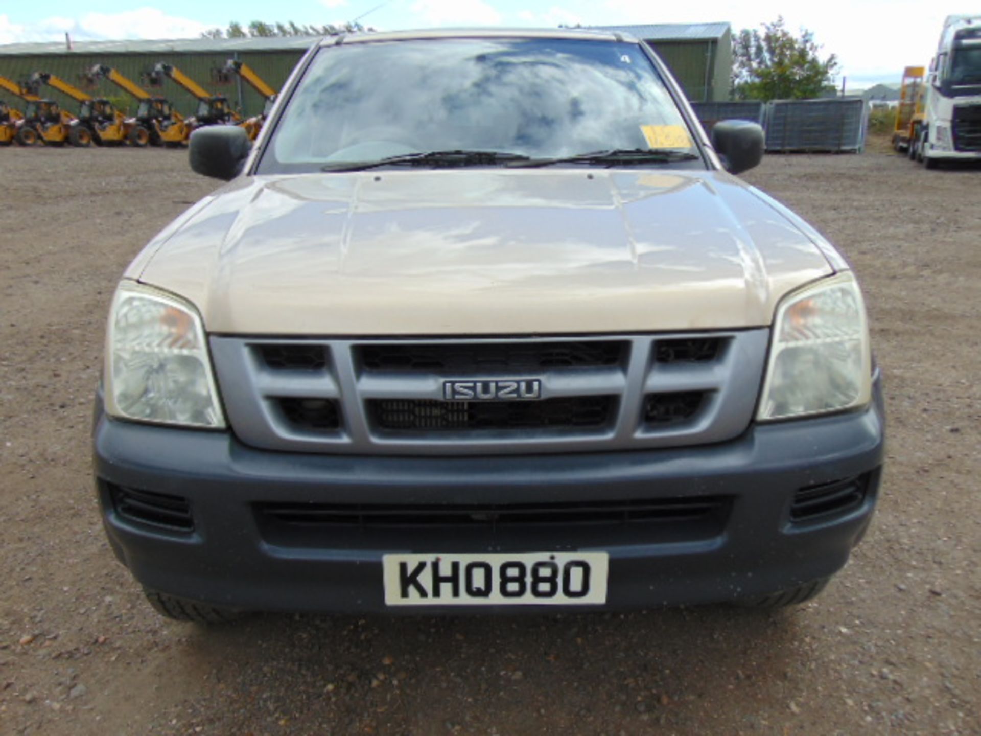 2004 Isuzu D-Max 3.0 TD 4 x 4 Double Cab Pickup - Image 2 of 17