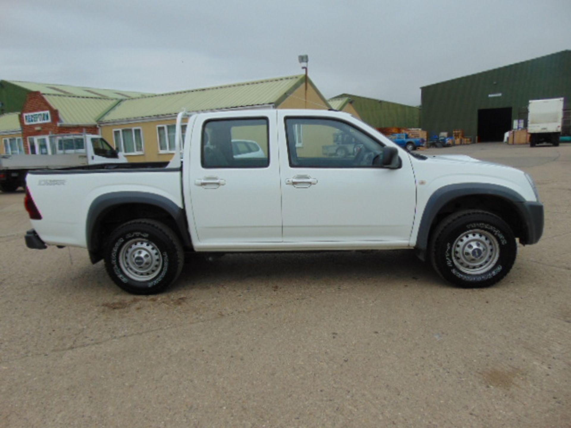 2008 Isuzu D-Max Double Cab 2.5 Diesel 4 x 4 Pickup 127,931km - Image 5 of 17