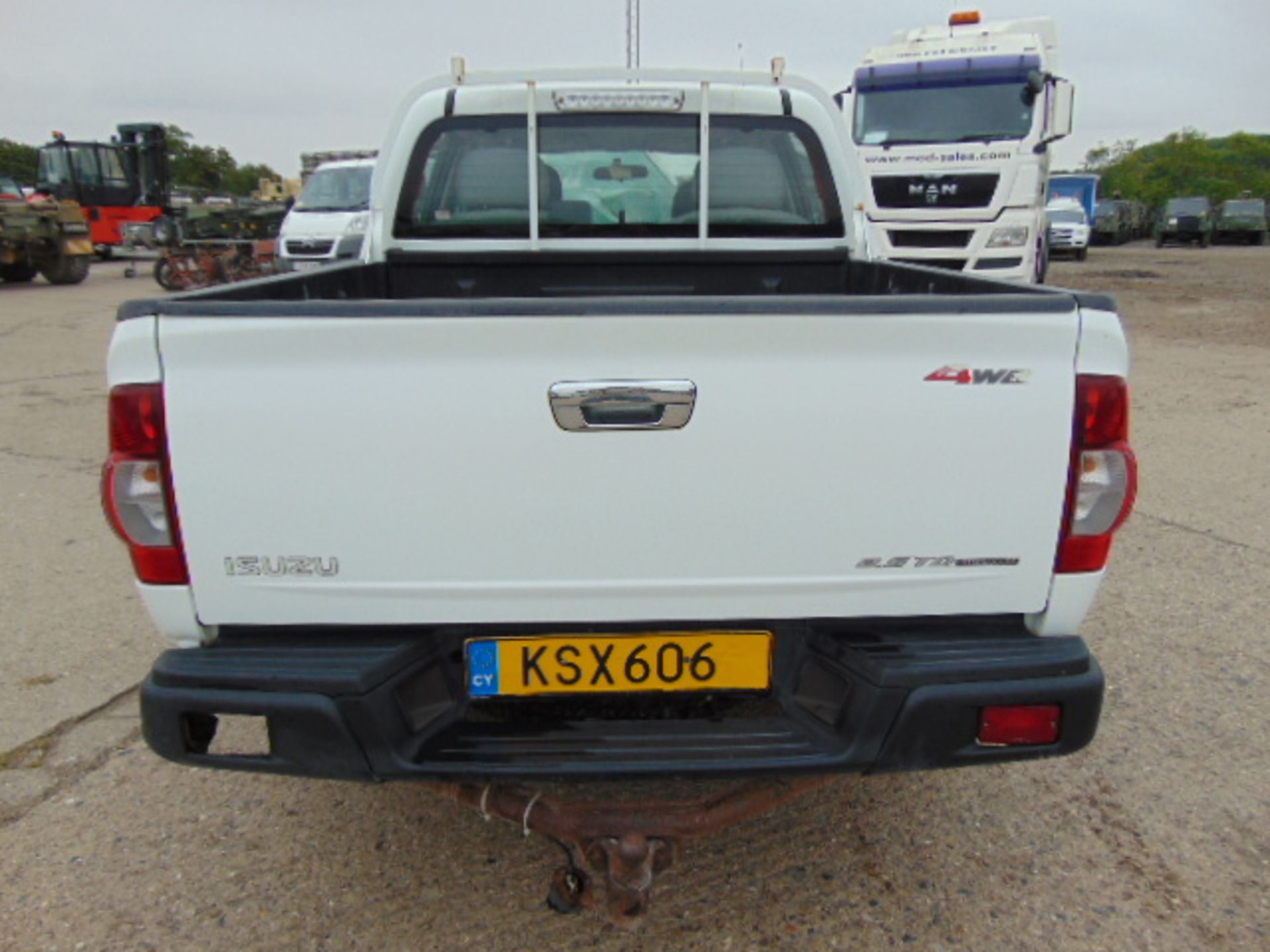 2008 Isuzu D-Max Double Cab 2.5 Diesel 4 x 4 Pickup 92,320km - Image 7 of 17