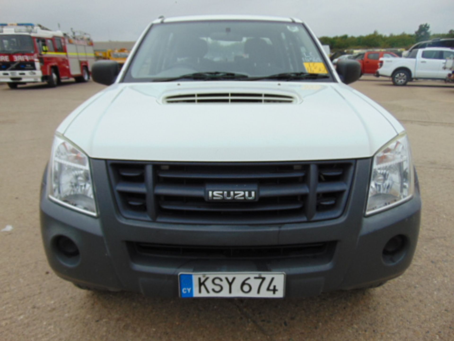 2008 Isuzu D-Max Double Cab 2.5 Diesel 4 x 4 Pickup 127,931km - Image 2 of 17