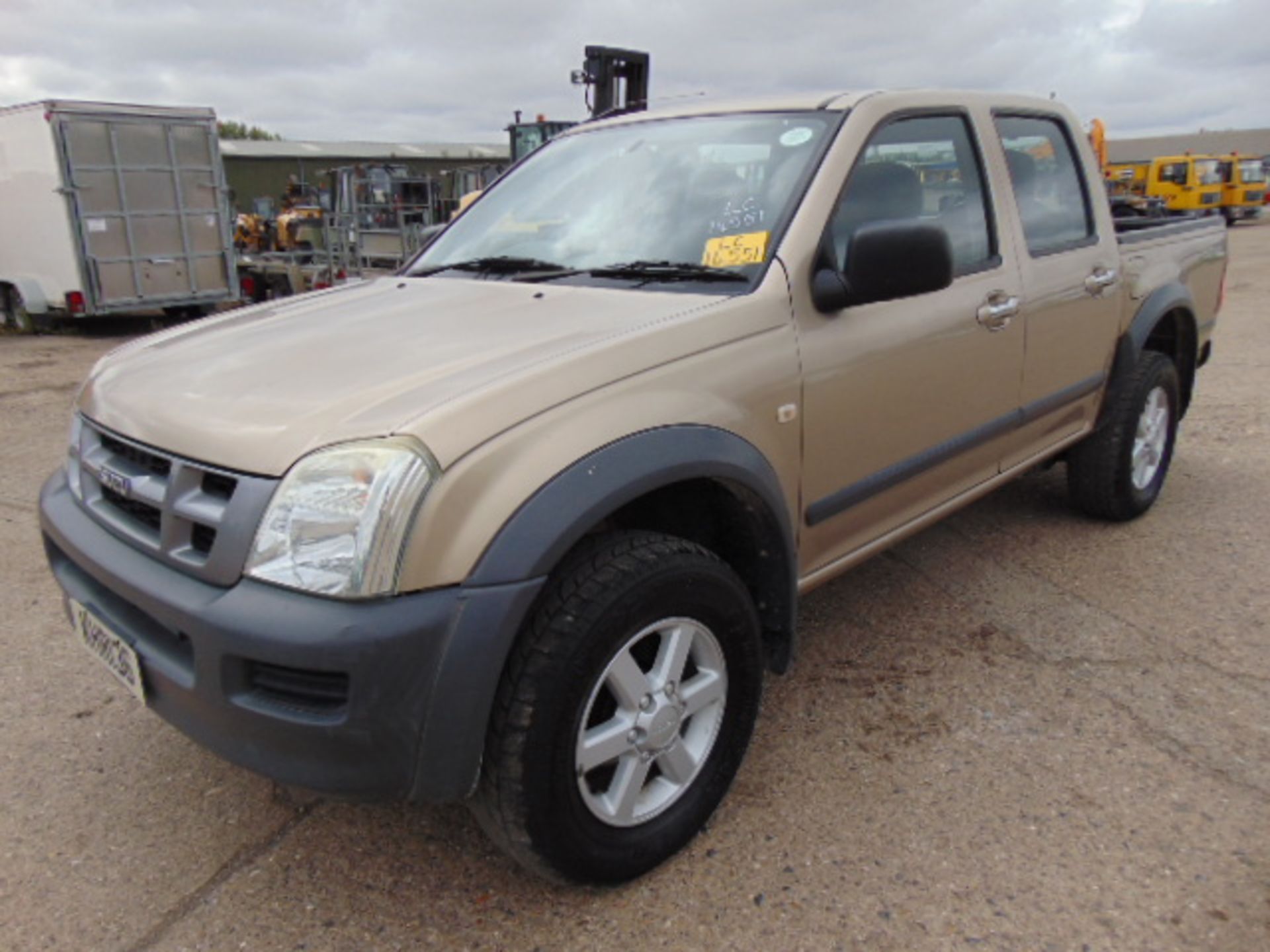 2004 Isuzu D-Max Double Cab 3.0 Diesel 4 x 4 Pickup 81,185 miles - Image 3 of 18