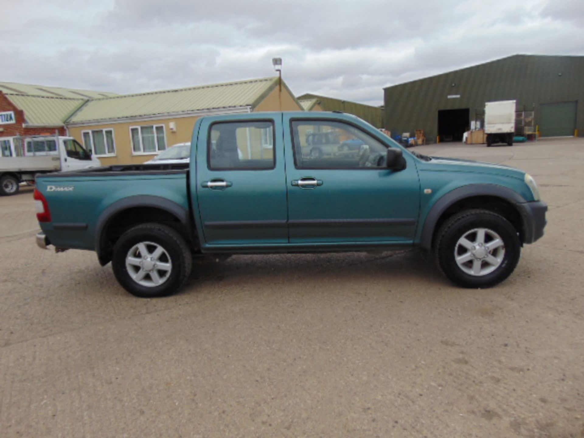 2004 Isuzu D-Max Double Cab 3.0 Diesel 4 x 4 Pickup 114,762 miles - Image 5 of 18