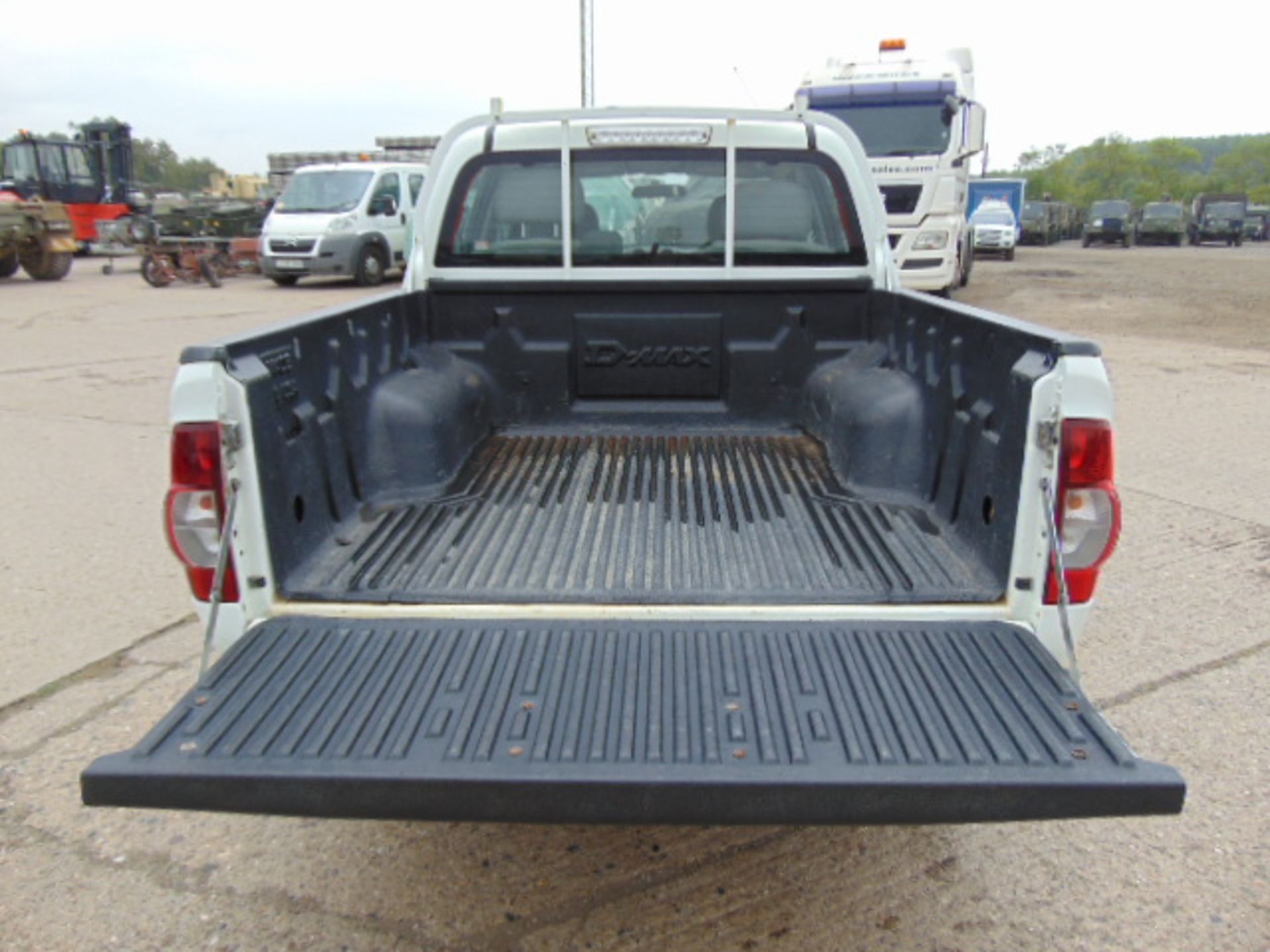 2008 Isuzu D-Max Double Cab 2.5 Diesel 4 x 4 Pickup 54,829km - Image 9 of 17