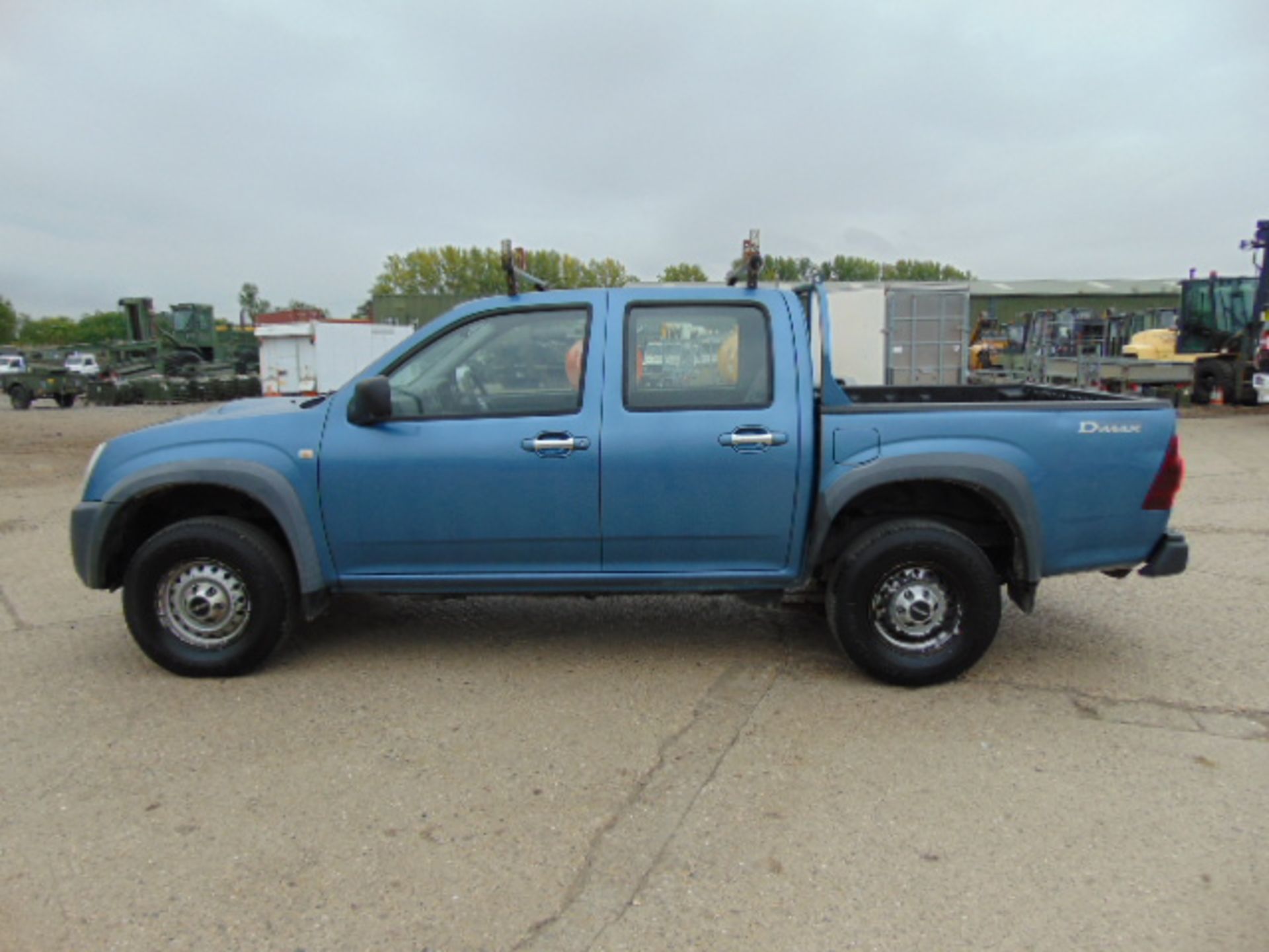 2009 Isuzu D-Max Double Cab 2.5 Diesel 4 x 4 Pickup 167,817km - Image 4 of 17