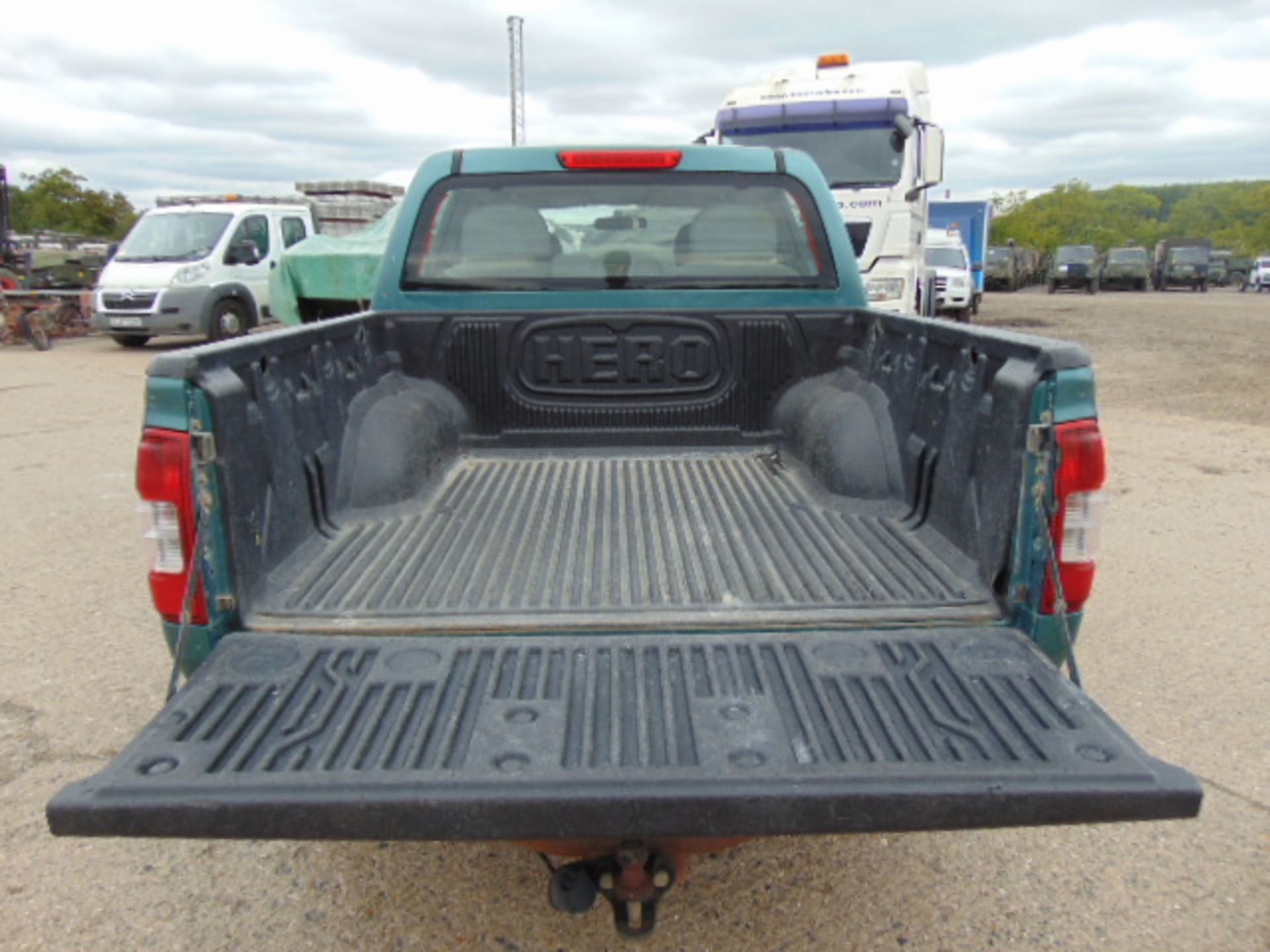 2004 Isuzu D-Max Double Cab 3.0 Diesel 4 x 4 Pickup 114,762 miles - Image 9 of 18