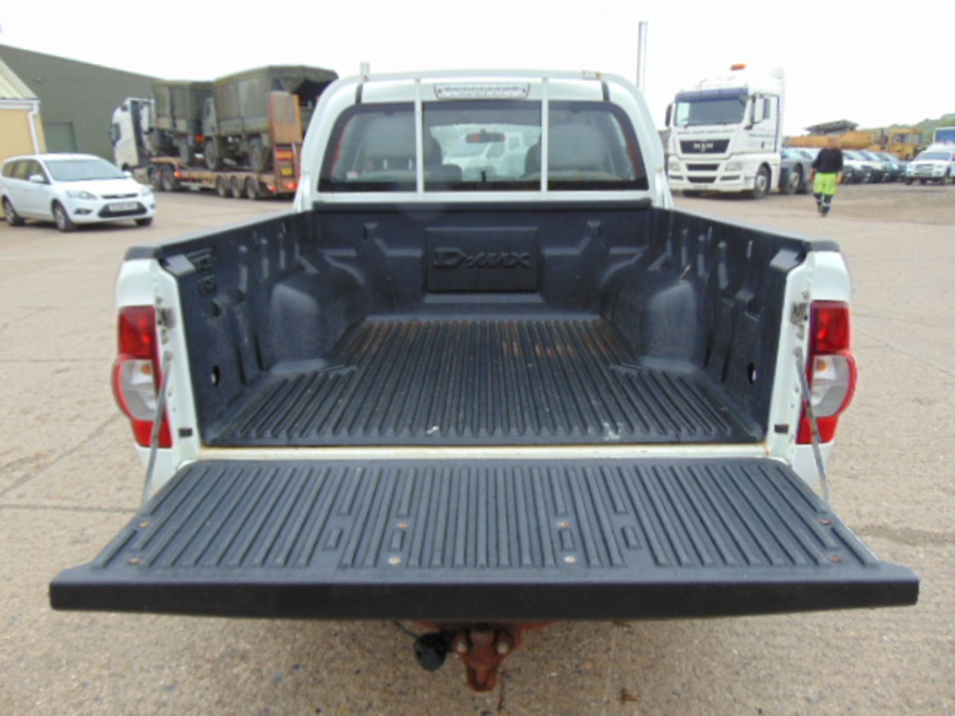 2008 Isuzu D-Max Double Cab 2.5 Diesel 4 x 4 Pickup 57,992km - Image 9 of 16