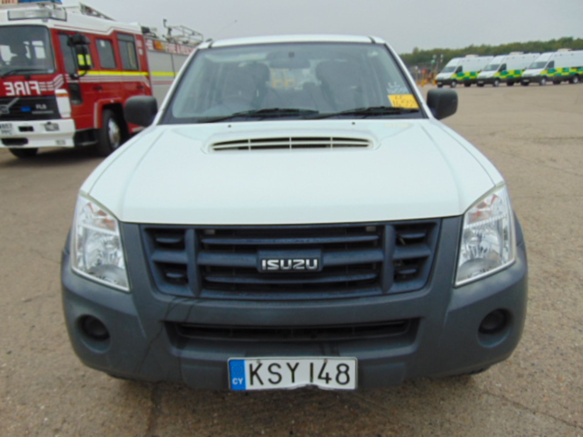 2008 Isuzu D-Max Double Cab 2.5 Diesel 4 x 4 Pickup 74,886km - Image 2 of 17