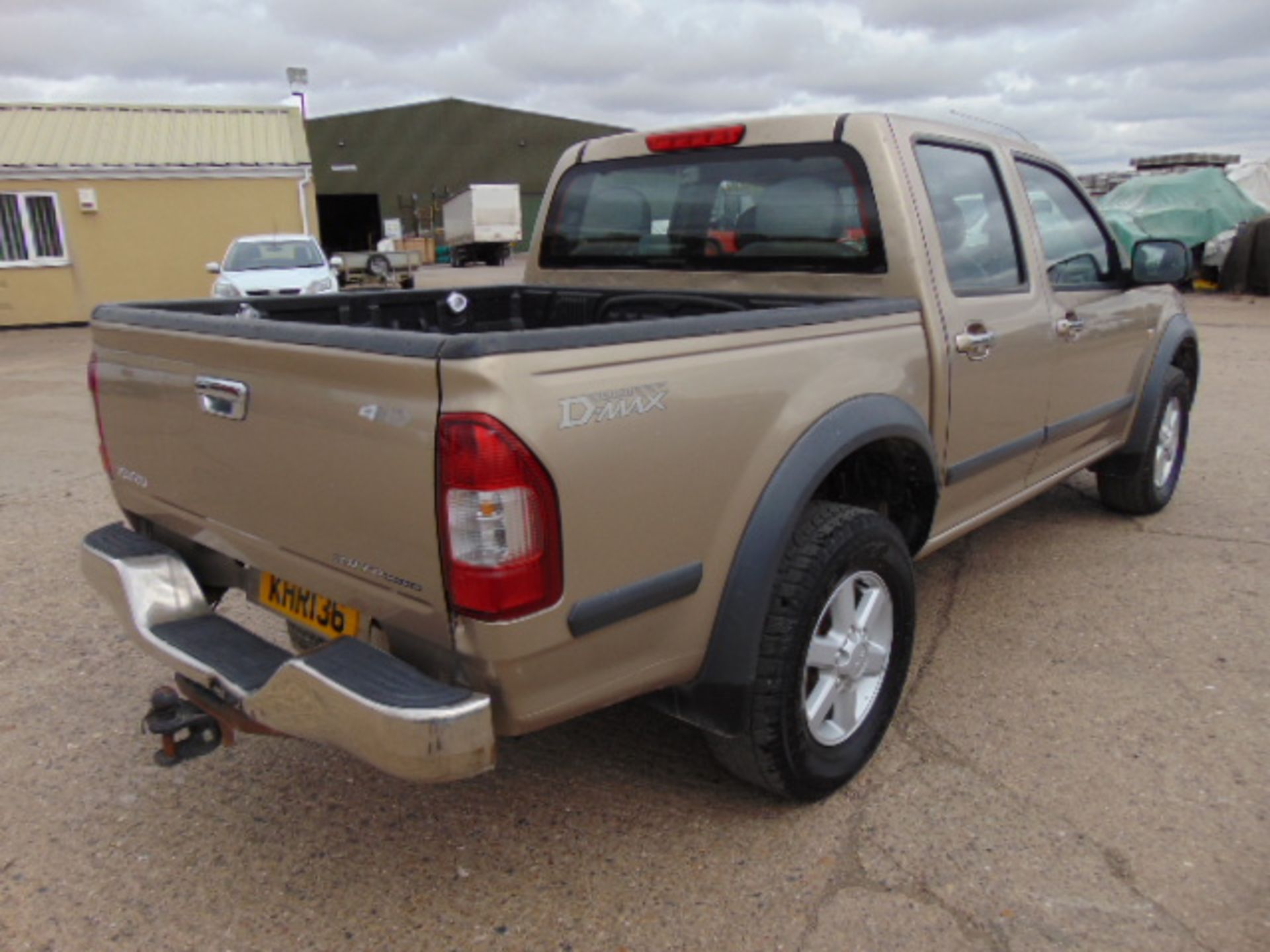 2004 Isuzu D-Max Double Cab 3.0 Diesel 4 x 4 Pickup 81,185 miles - Image 6 of 18