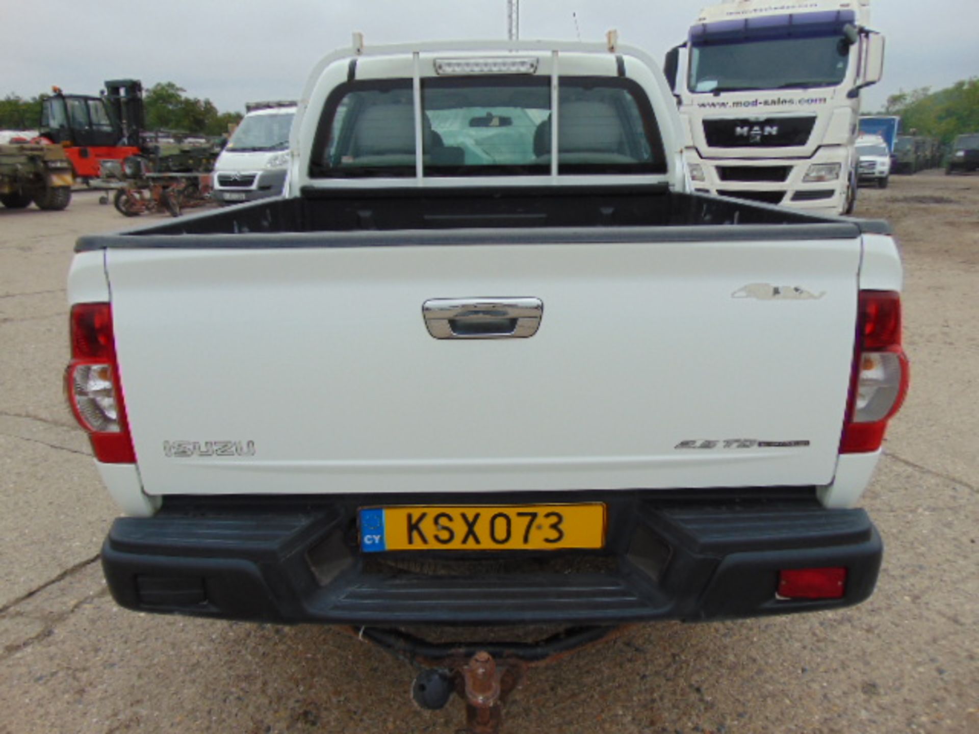 2008 Isuzu D-Max Double Cab 2.5 Diesel 4 x 4 Pickup 68,158km - Image 7 of 17