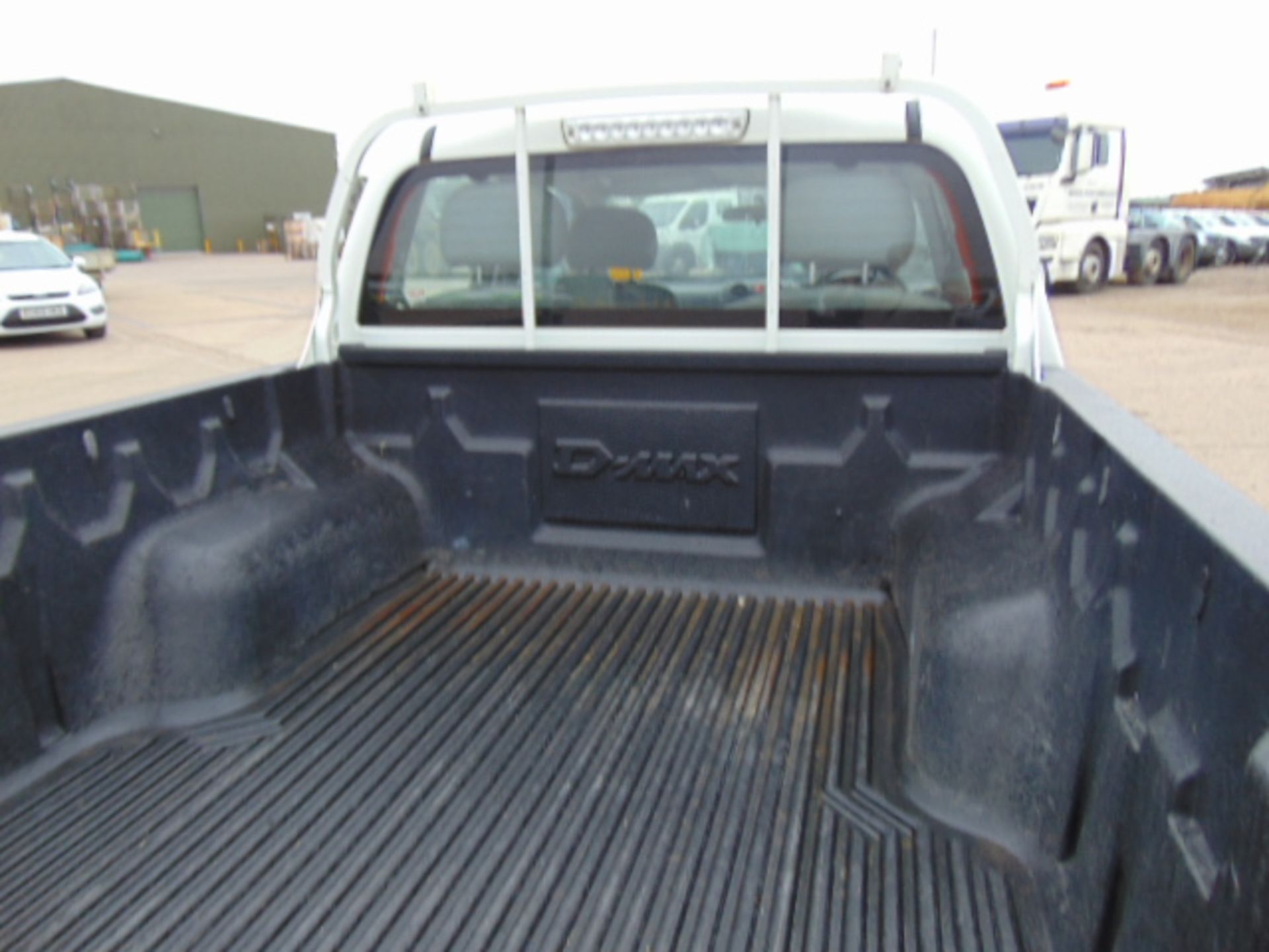 2008 Isuzu D-Max Double Cab 2.5 Diesel 4 x 4 Pickup 74,886km - Image 10 of 17