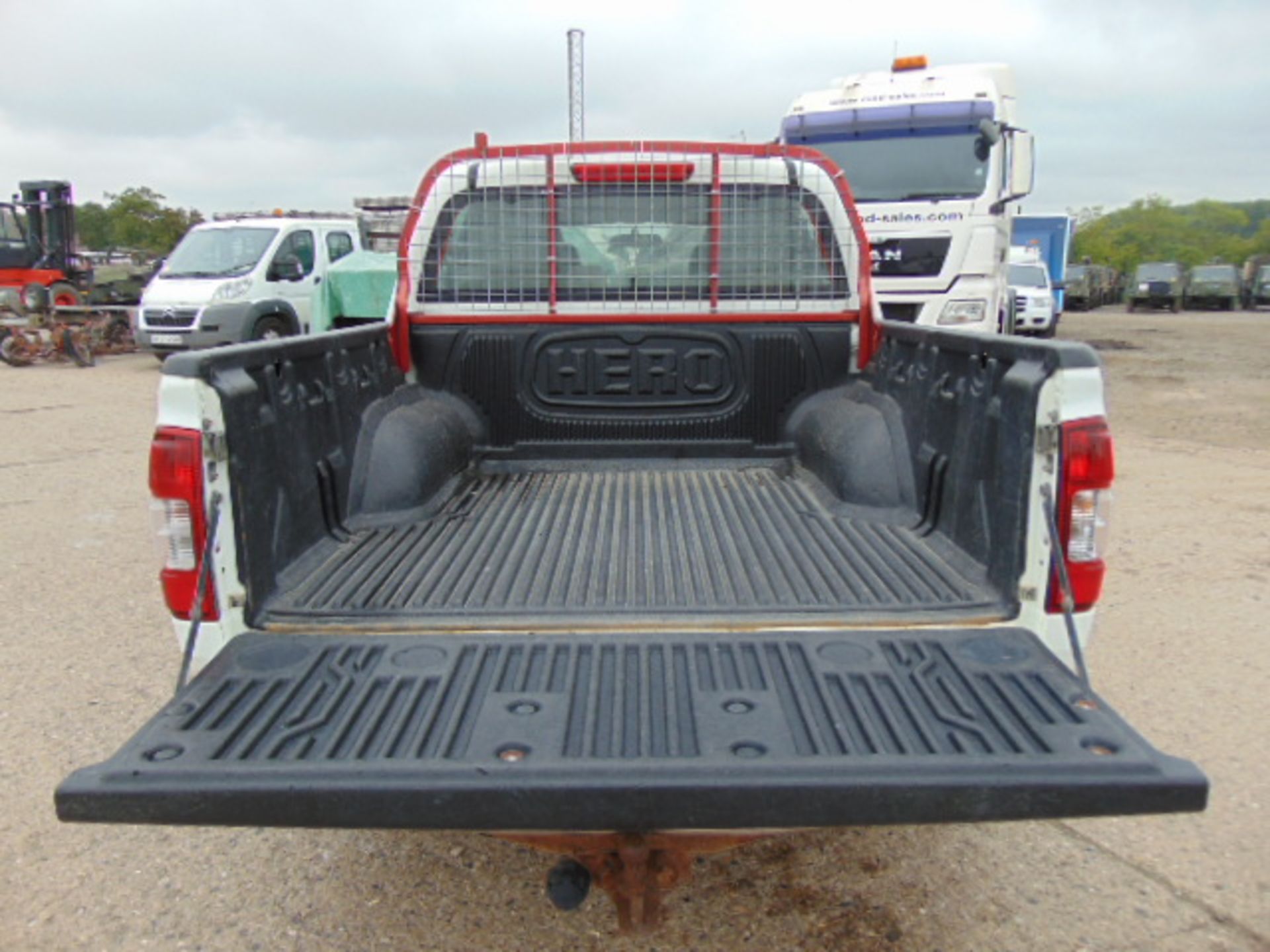 2004 Isuzu D-Max Double Cab 3.0 Diesel 4 x 4 Pickup 62,762 miles - Image 9 of 17