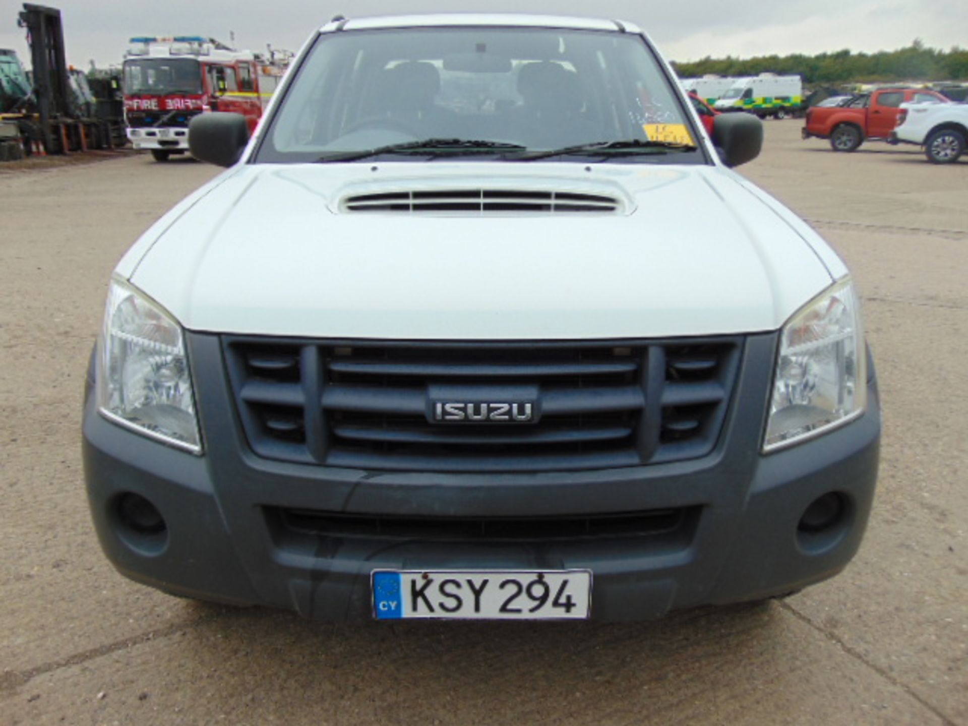 2008 Isuzu D-Max Double Cab 2.5 Diesel 4 x 4 Pickup 114,351km - Image 2 of 16