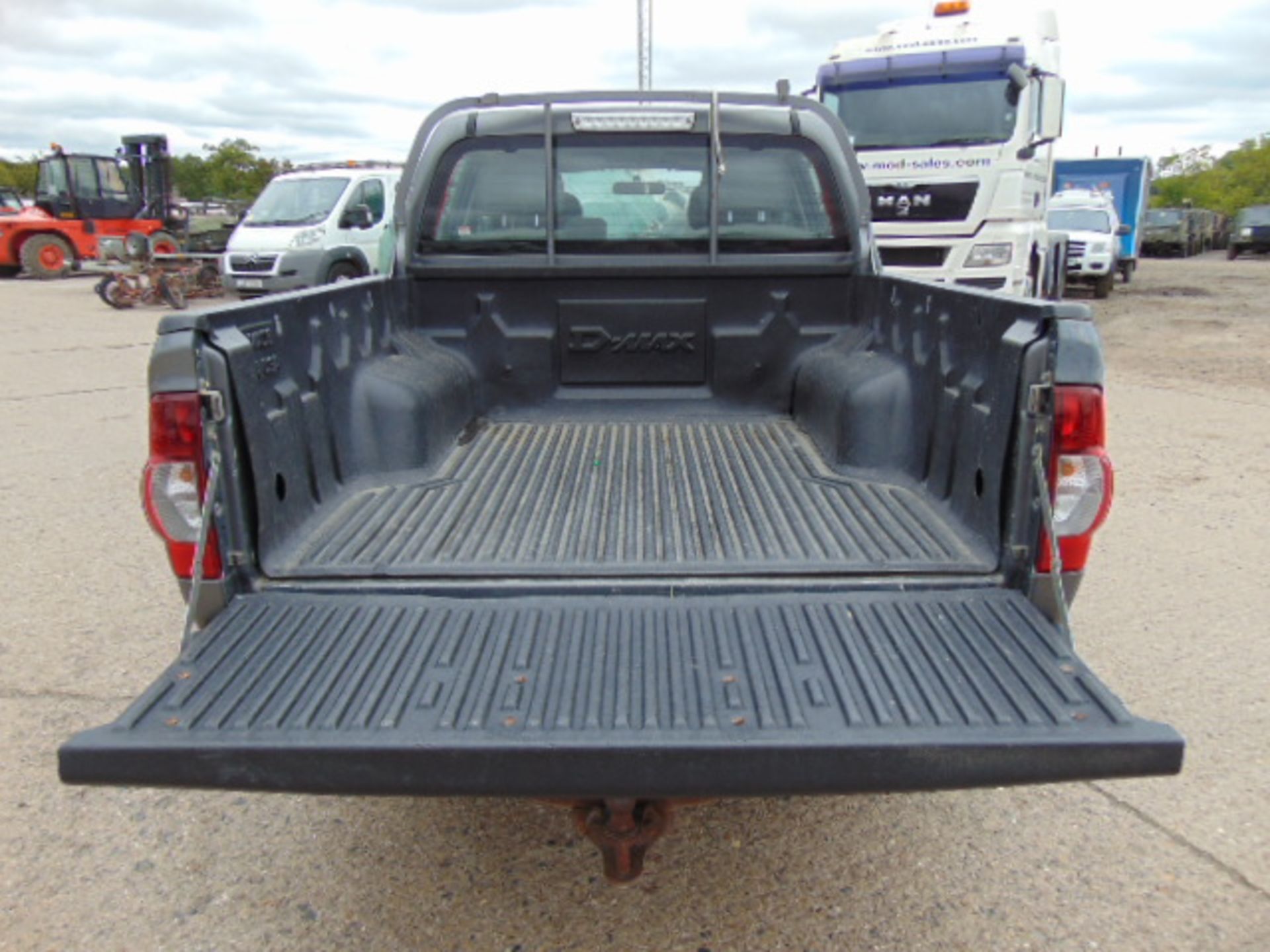 2008 Isuzu D-Max Double Cab 2.5 Diesel 4 x 4 Pickup 161,309km - Image 9 of 17