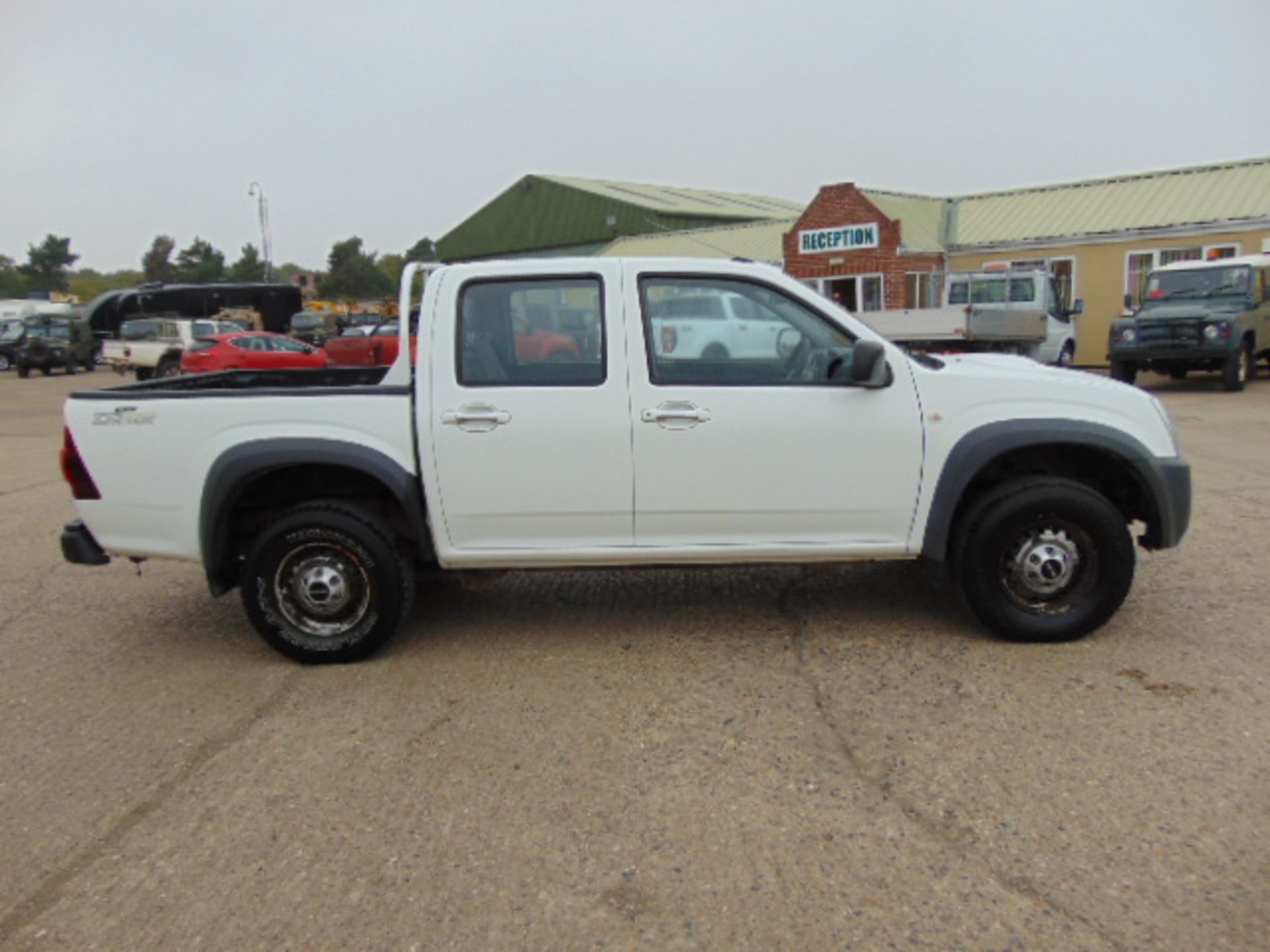 2008 Isuzu D-Max Double Cab 2.5 Diesel 4 x 4 Pickup 57,992km - Image 5 of 16