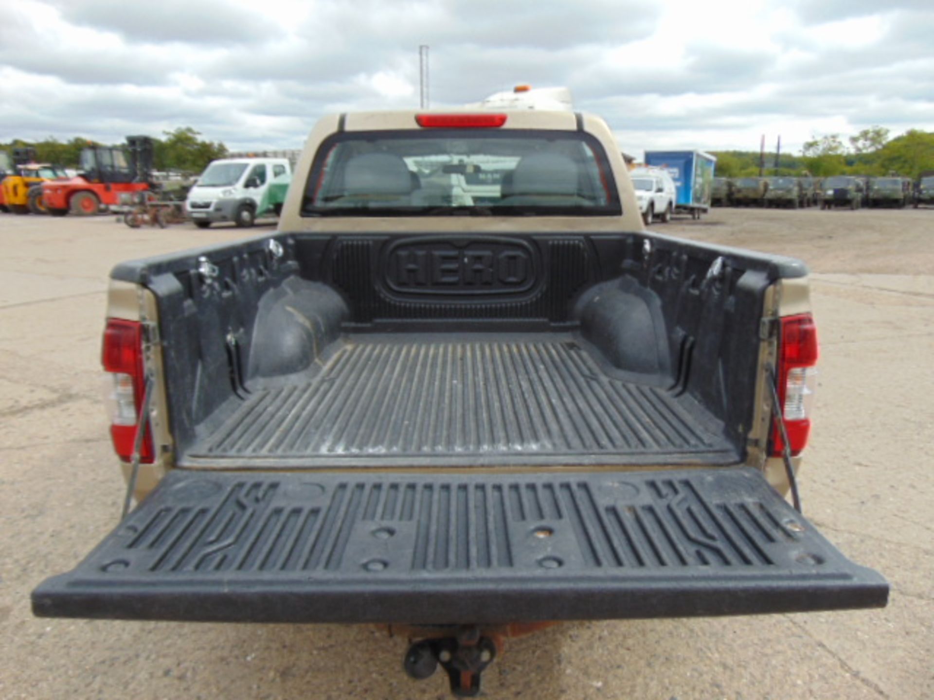 2004 Isuzu D-Max Double Cab 3.0 Diesel 4 x 4 Pickup 81,185 miles - Image 9 of 18