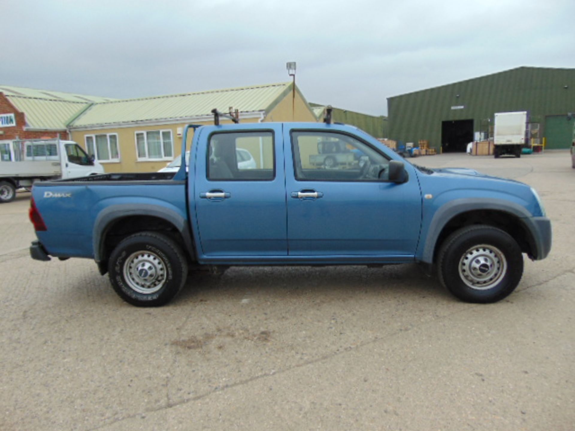 2009 Isuzu D-Max Double Cab 2.5 Diesel 4 x 4 Pickup 167,817km - Image 5 of 17