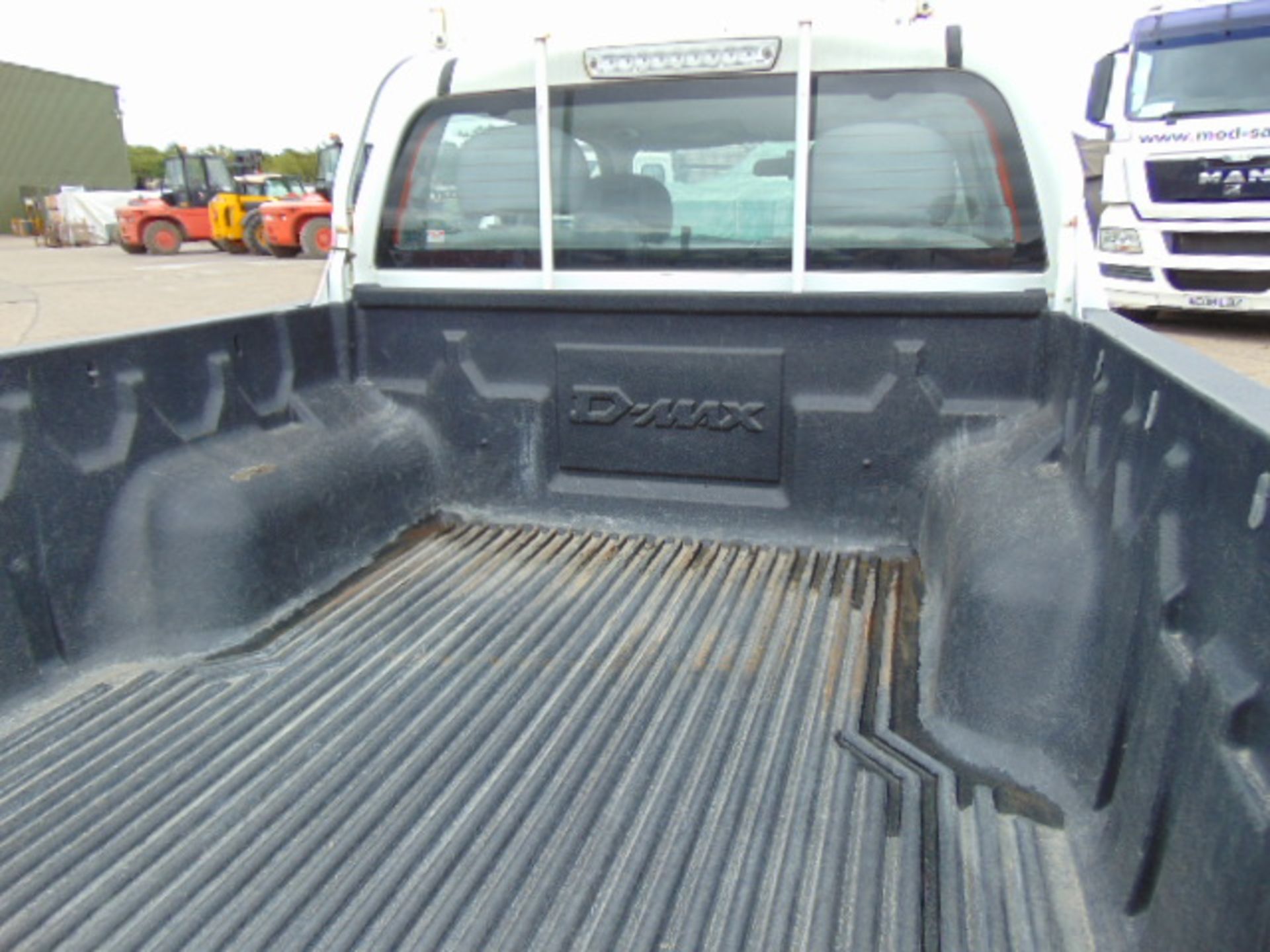 2008 Isuzu D-Max Double Cab 2.5 Diesel 4 x 4 Pickup 56,201km - Image 10 of 18