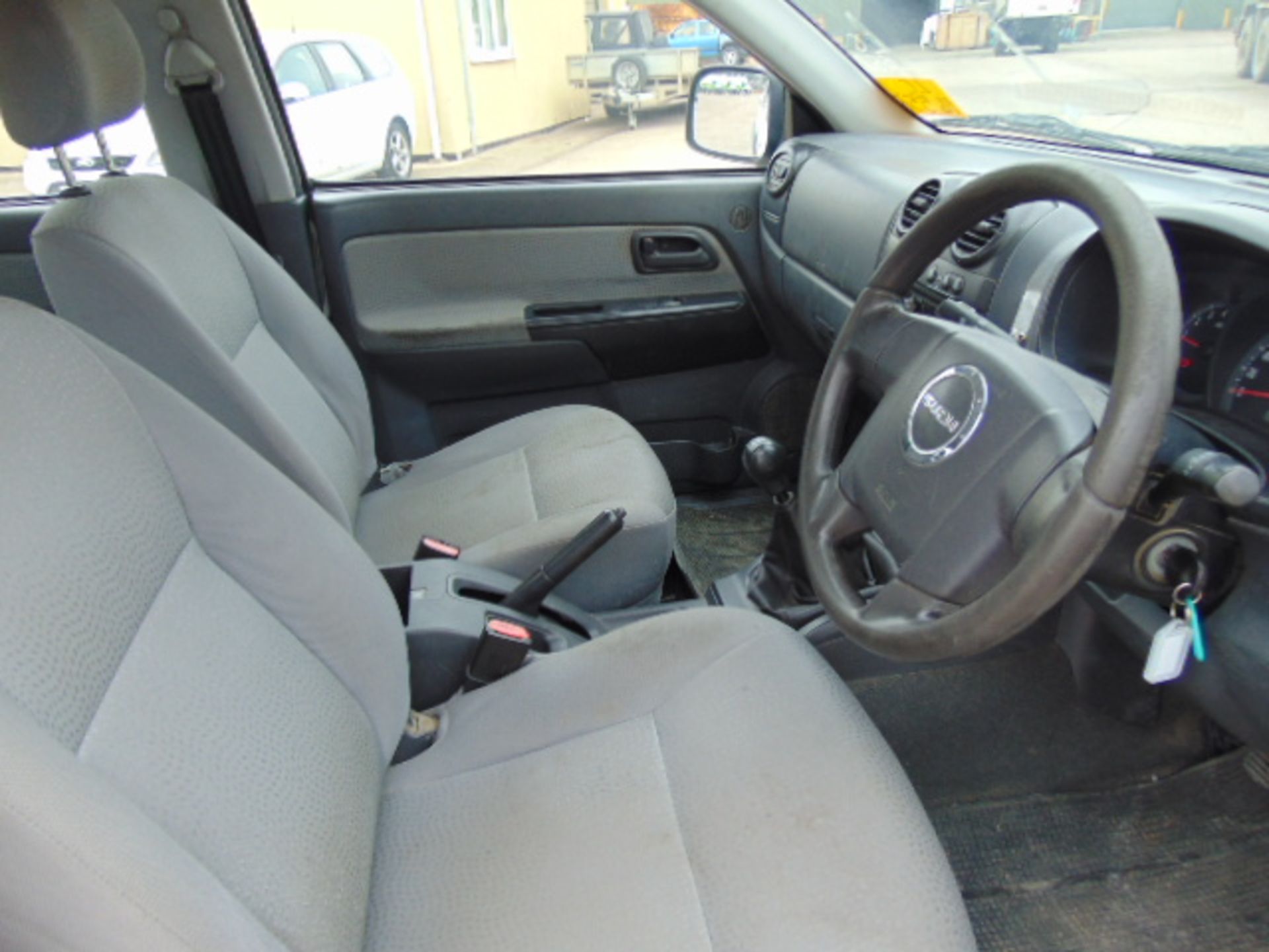 2008 Isuzu D-Max Double Cab 2.5 Diesel 4 x 4 Pickup 92,320km - Image 14 of 17