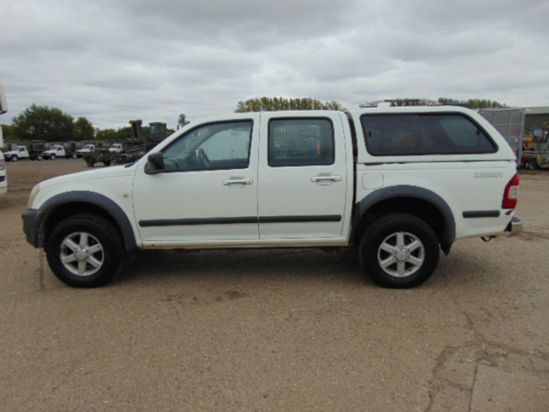 Isuzu D-Max Double Cab 3.0 Diesel 4 x 4 Pickup 97,748 miles - Image 4 of 17