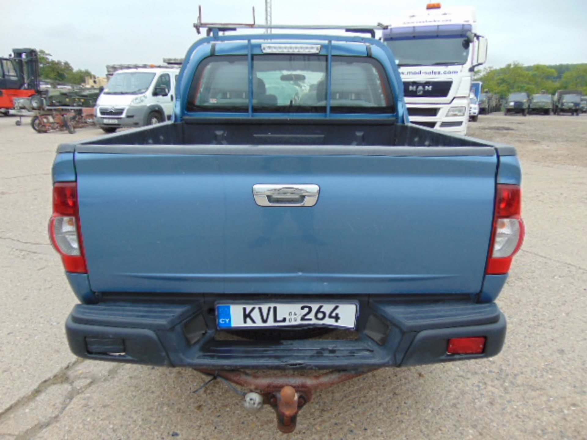 2009 Isuzu D-Max Double Cab 2.5 Diesel 4 x 4 Pickup 167,817km - Image 7 of 17