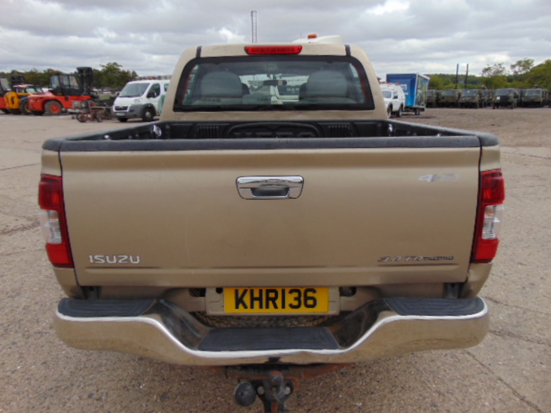 2004 Isuzu D-Max Double Cab 3.0 Diesel 4 x 4 Pickup 81,185 miles - Image 7 of 18