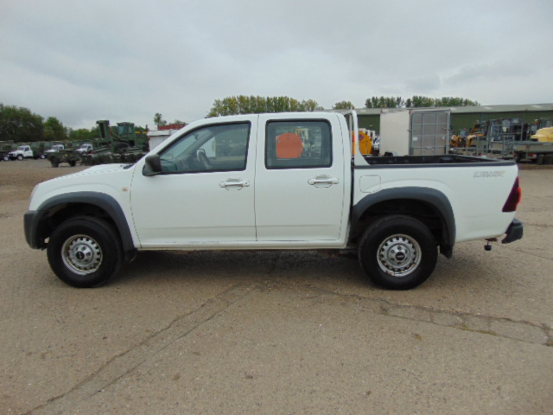 2008 Isuzu D-Max Double Cab 2.5 Diesel 4 x 4 Pickup 92,320km - Image 4 of 17