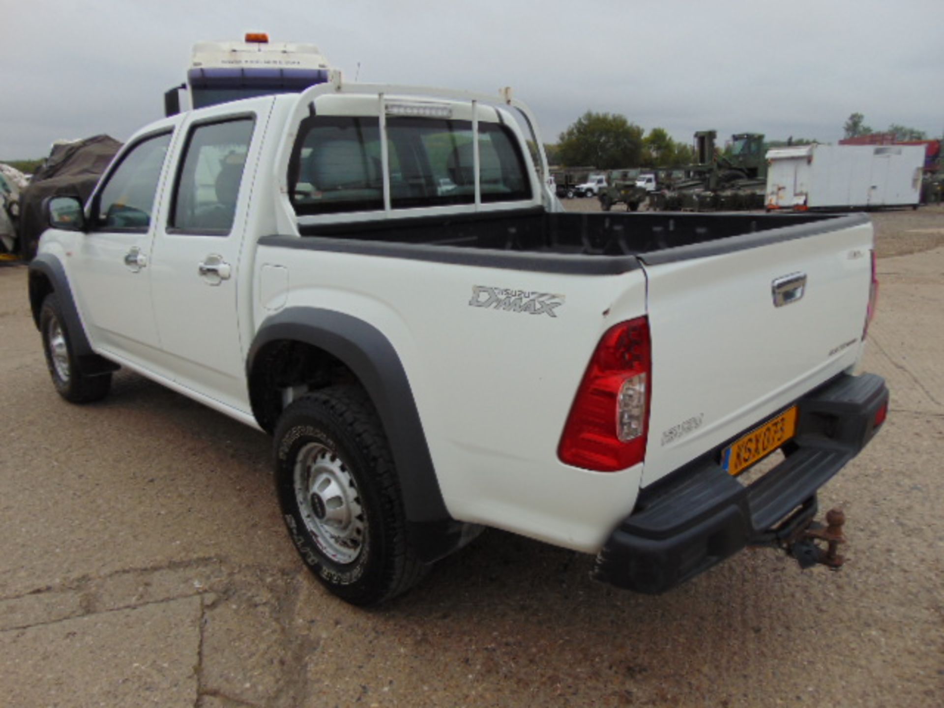 2008 Isuzu D-Max Double Cab 2.5 Diesel 4 x 4 Pickup 68,158km - Image 8 of 17